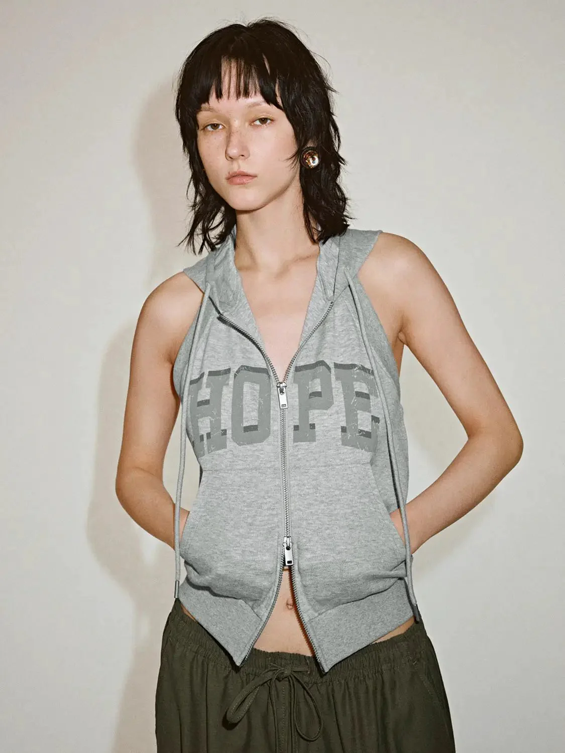 20941-hooded-drawstring-open-back-sleeveless-sweaters-9.webp Hooded Drawstring Open-Back Sleeveless Sweaters