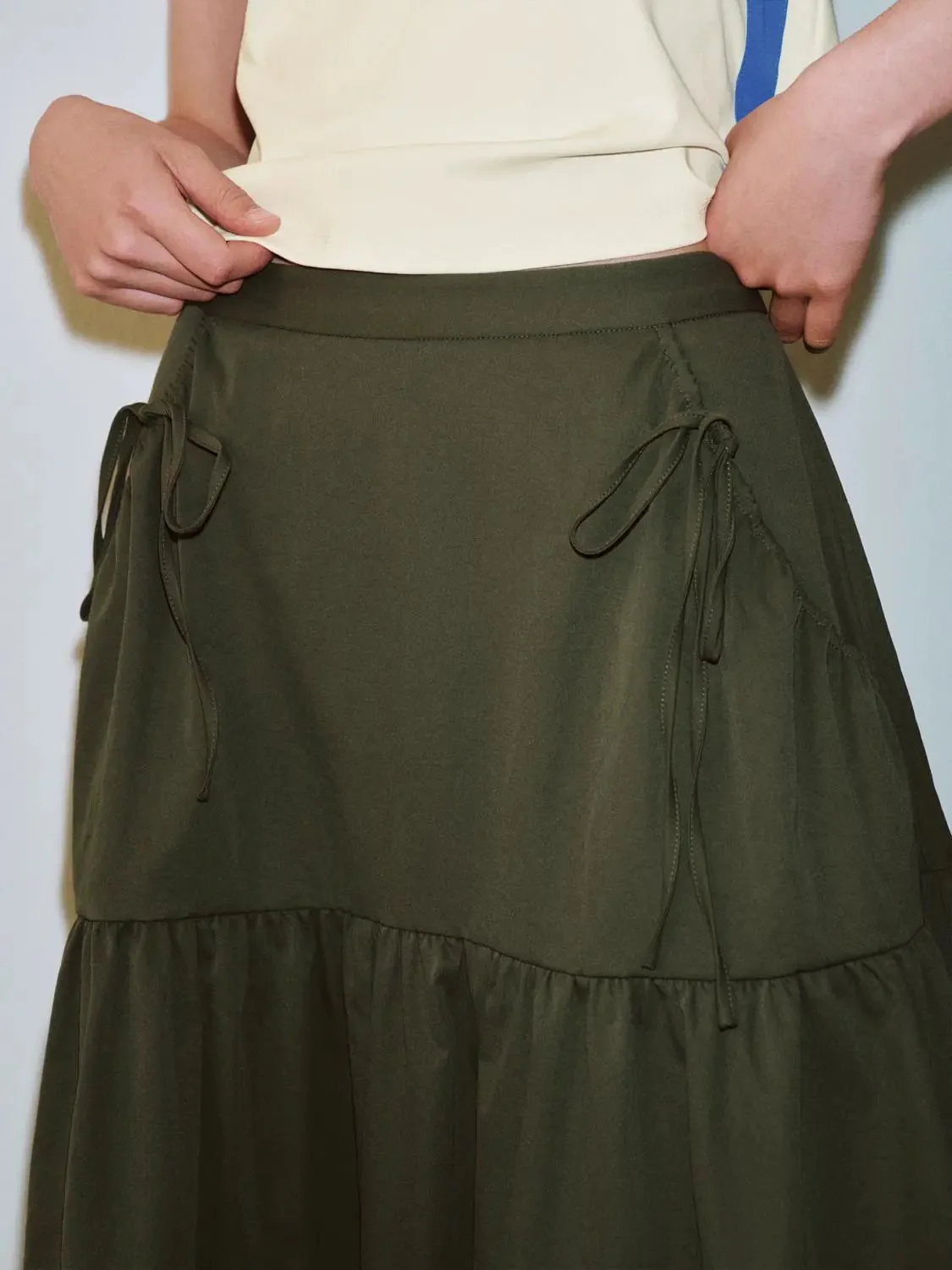 20948-bow-detail-shirring-a-line-midi-skirts-4.webp Bow Detail Shirring A-Line Midi Skirts