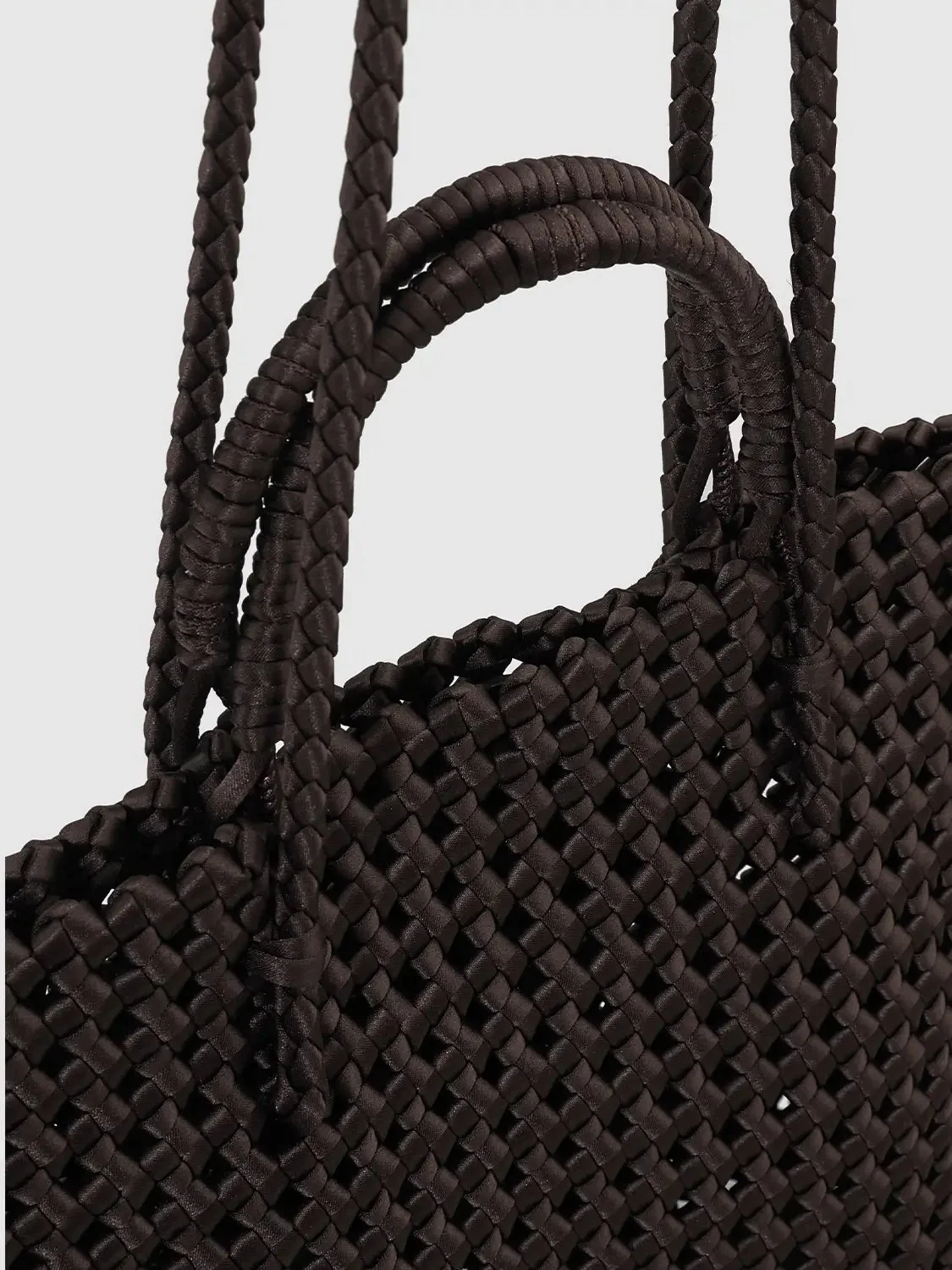 20952-oversize-crochet-shoulder-bags-5.webp Oversize Crochet Shoulder Bags
