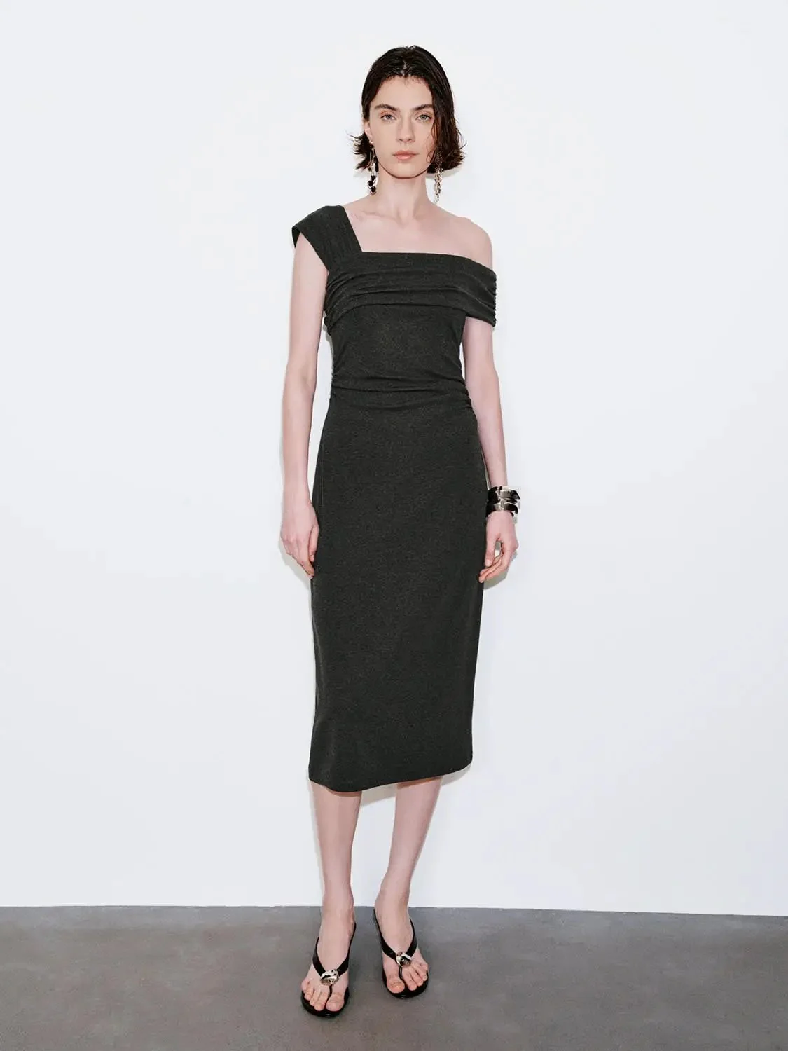 20994-cotton-blend-one-shoulder-ruched-midi-dress-1.webp Cotton Blend One Shoulder Ruched Midi Dress