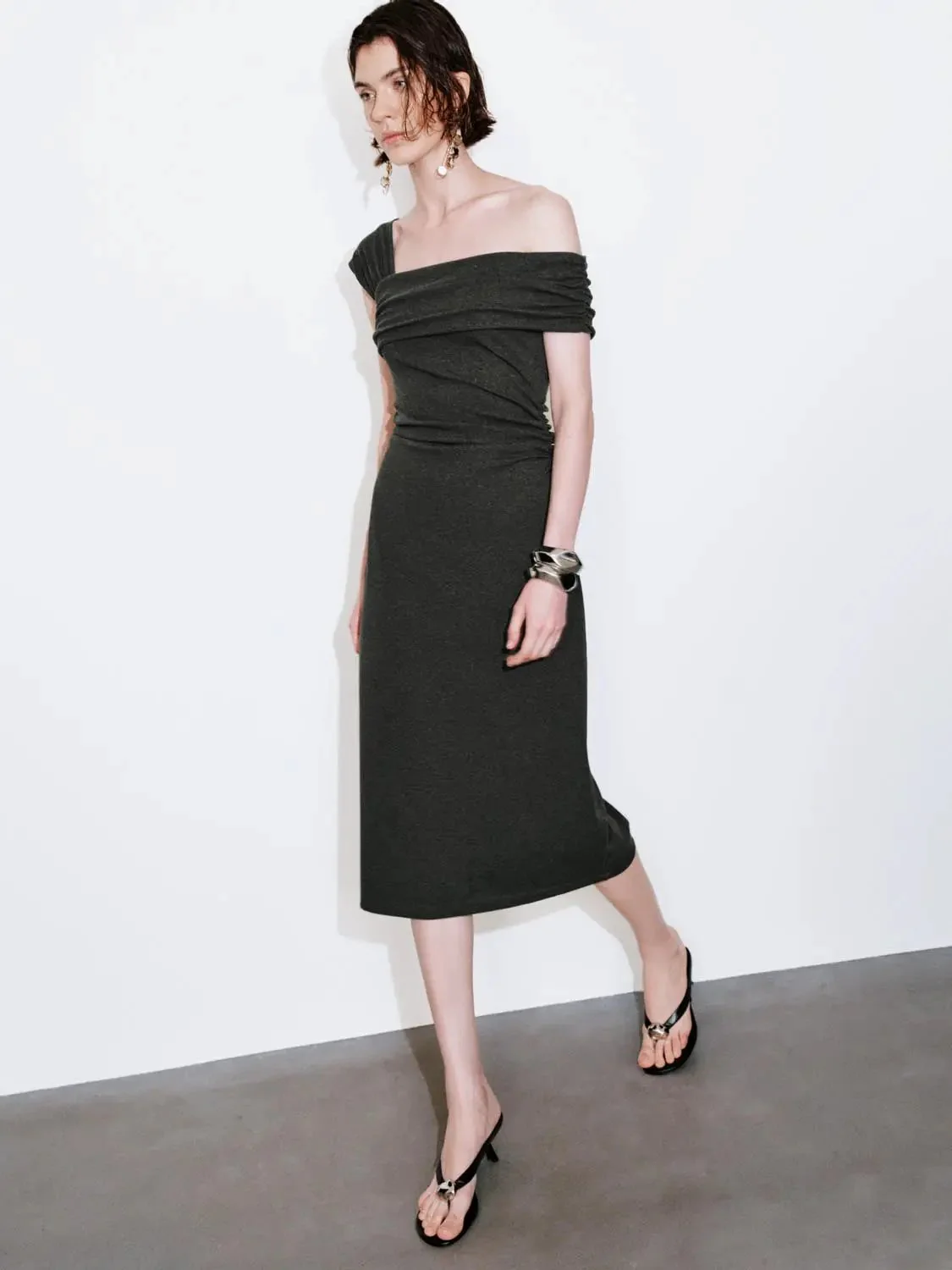 20994-cotton-blend-one-shoulder-ruched-midi-dress-5.webp Cotton Blend One Shoulder Ruched Midi Dress