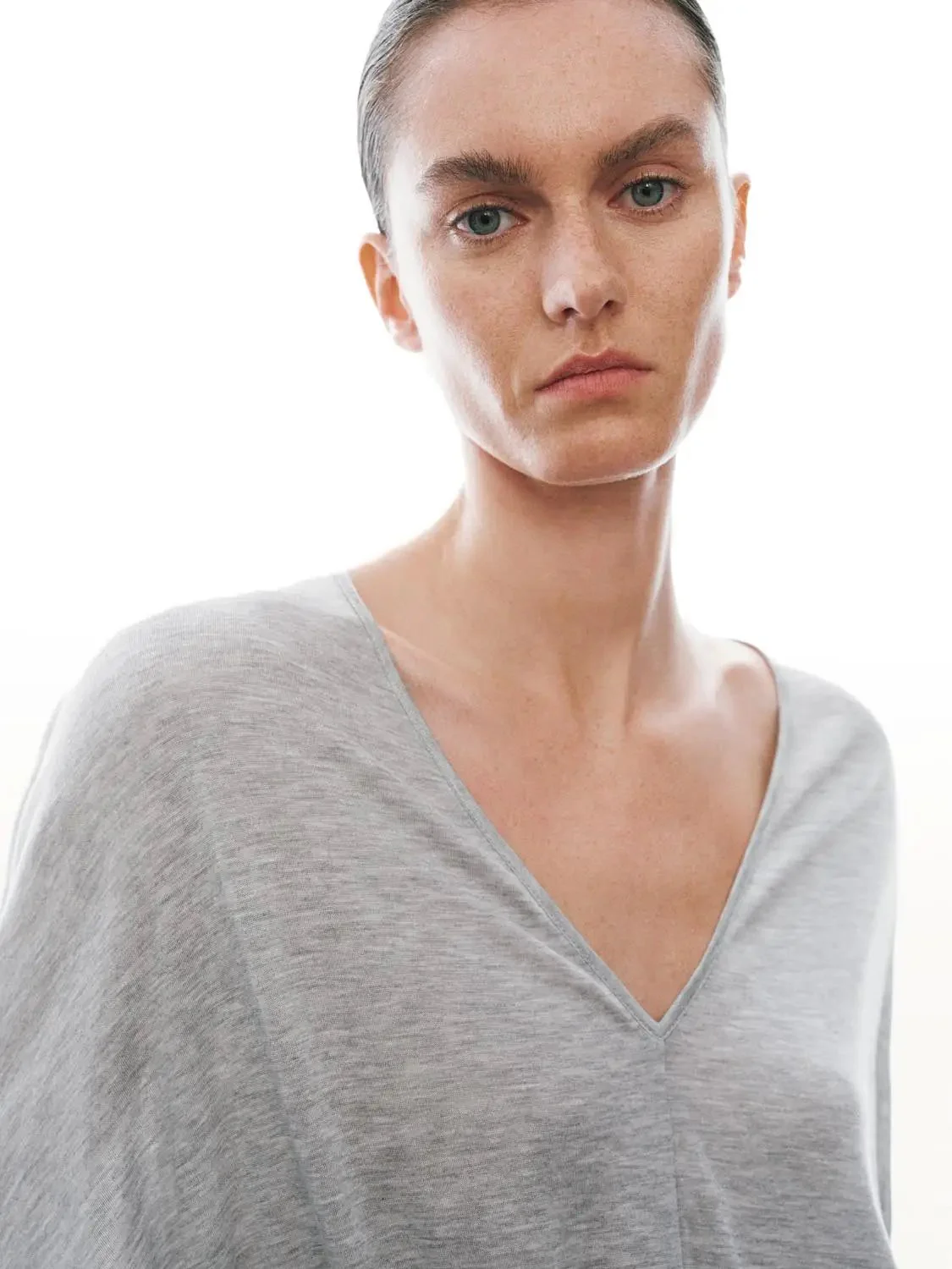 21045-lightweight-100-percent-lyocell-v-neck-long-sleeve-top-3.webp Lightweight 100 Percent Lyocell V Neck Long Sleeve Top