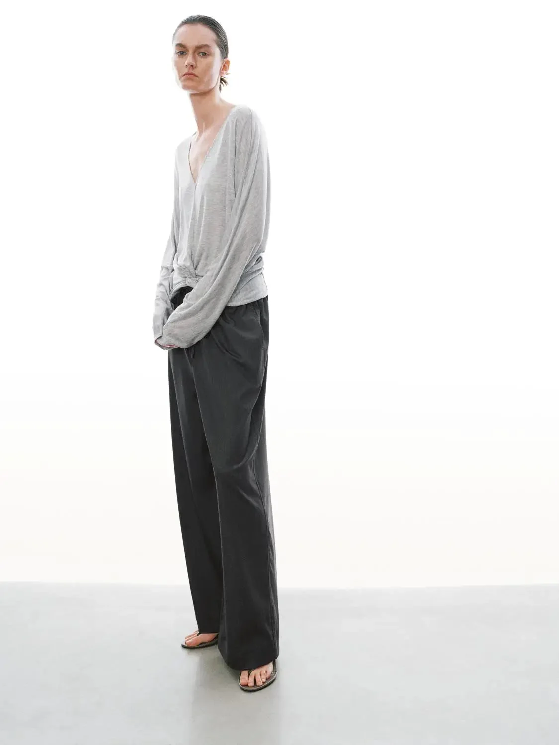 21045-lightweight-100-percent-lyocell-v-neck-long-sleeve-top-5.webp Lightweight 100 Percent Lyocell V Neck Long Sleeve Top