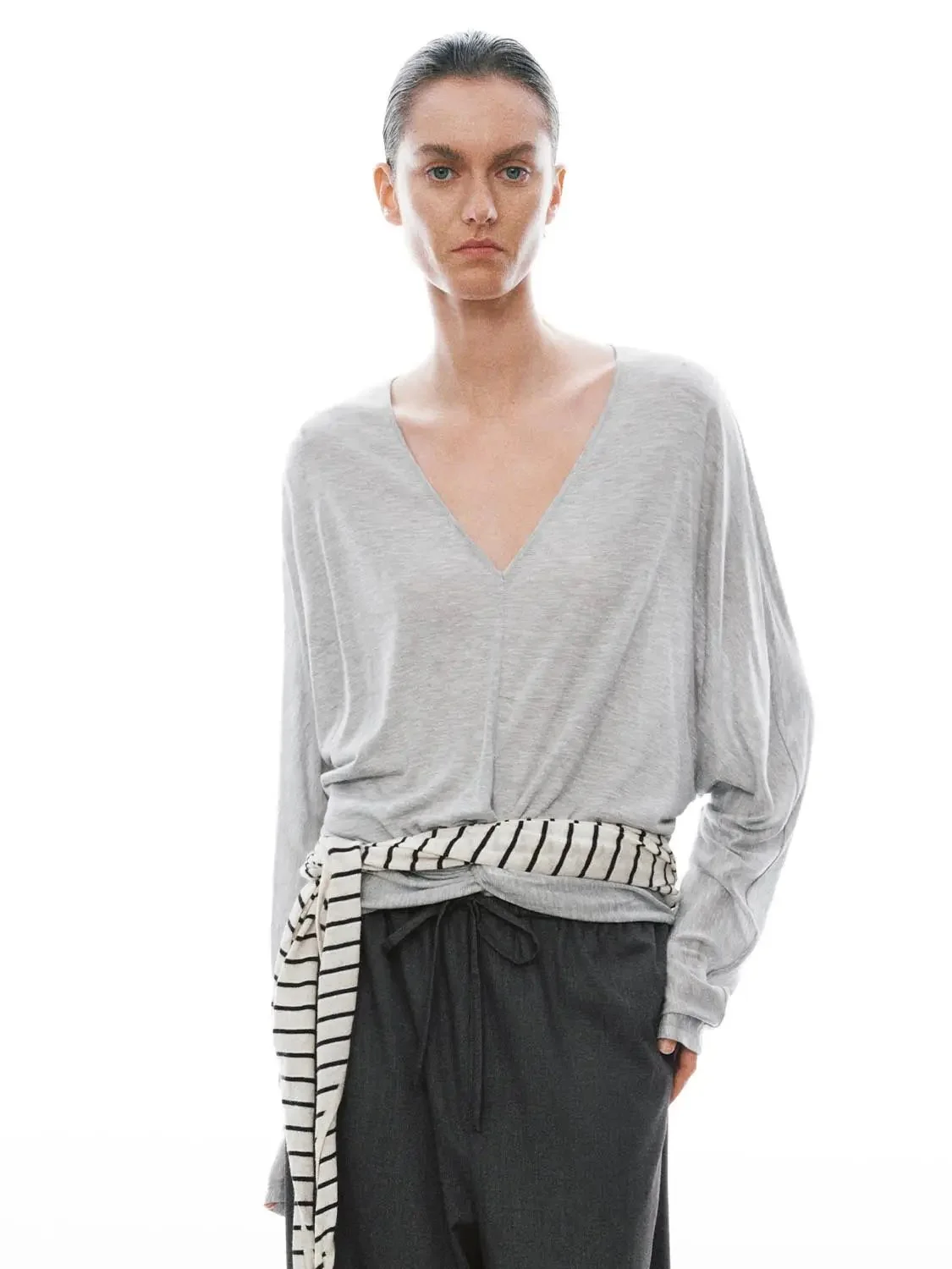 21045-lightweight-100-percent-lyocell-v-neck-long-sleeve-top-9.webp Lightweight 100 Percent Lyocell V Neck Long Sleeve Top
