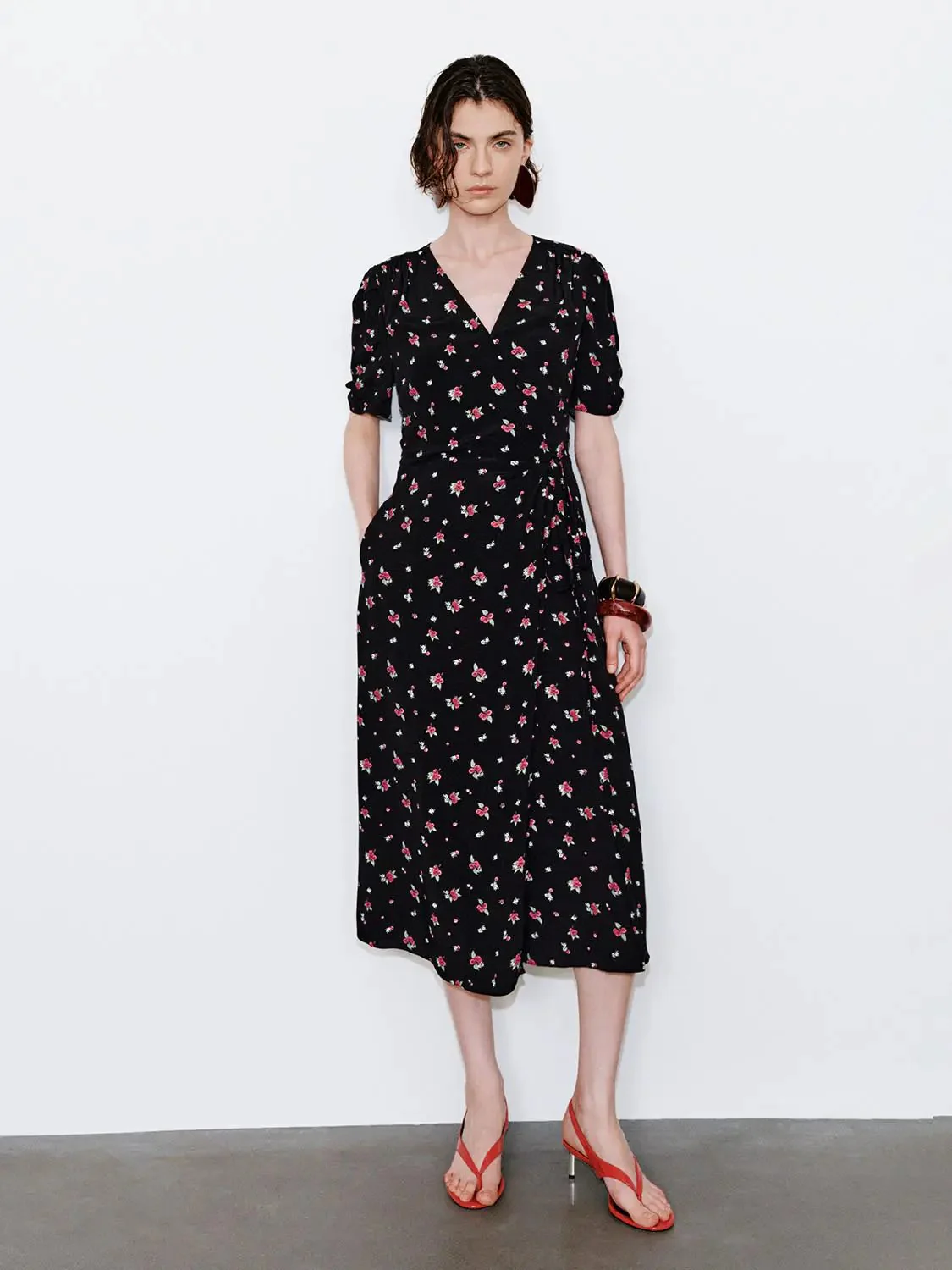 21066-floral-v-neck-viscose-wrap-puff-sleeve-midi-dresses-1.webp Floral V-Neck Viscose Wrap Puff Sleeve Midi Dresses