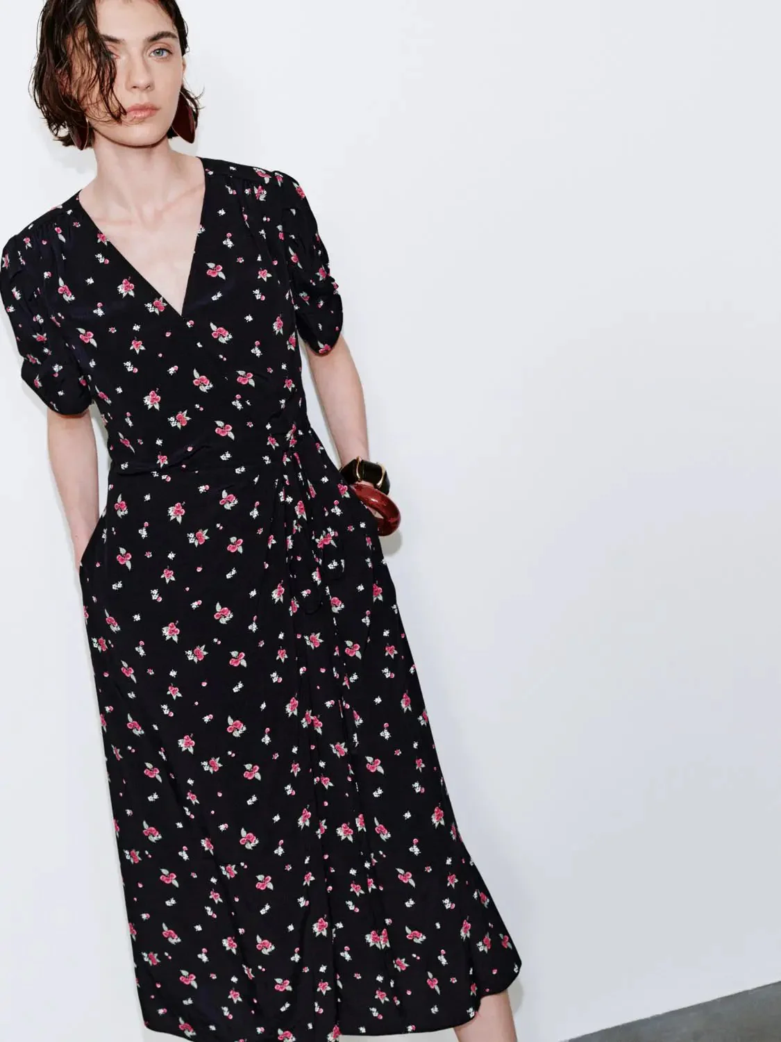 21066-floral-v-neck-viscose-wrap-puff-sleeve-midi-dresses-2.webp Floral V-Neck Viscose Wrap Puff Sleeve Midi Dresses