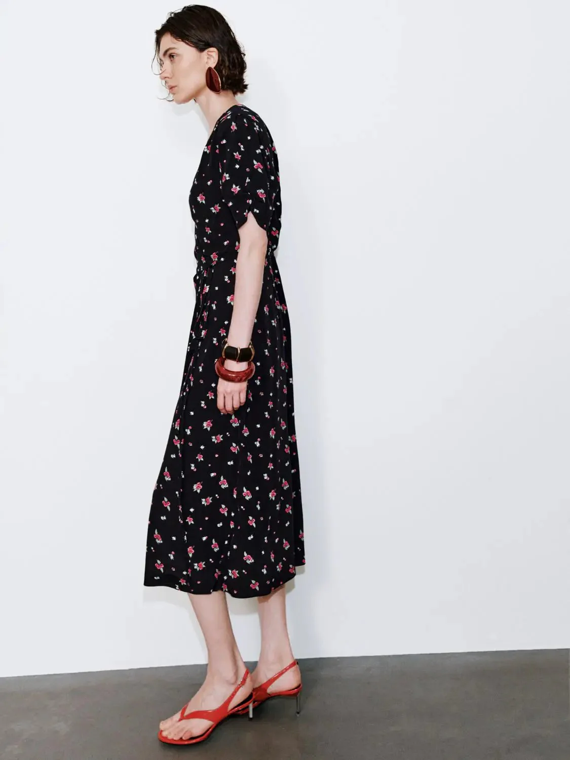 21066-floral-v-neck-viscose-wrap-puff-sleeve-midi-dresses-4.webp Floral V-Neck Viscose Wrap Puff Sleeve Midi Dresses
