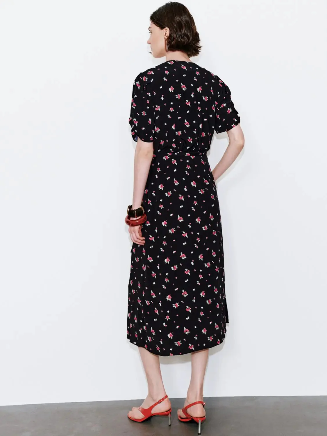 21066-floral-v-neck-viscose-wrap-puff-sleeve-midi-dresses-6.webp Floral V-Neck Viscose Wrap Puff Sleeve Midi Dresses