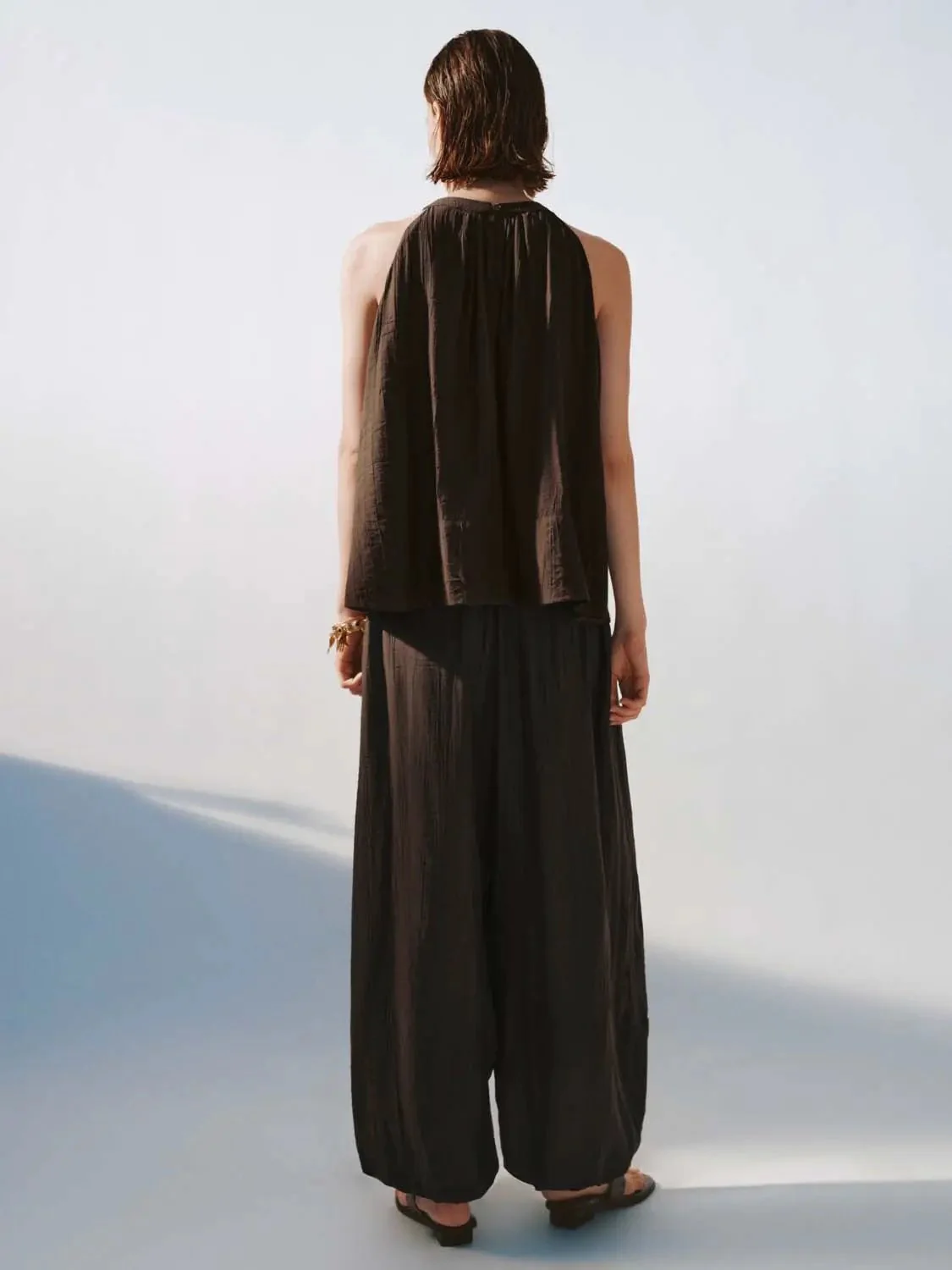21097-shirring-detail-sleeveless-overhead-shirts-6.webp Shirring Detail Sleeveless Overhead Shirts