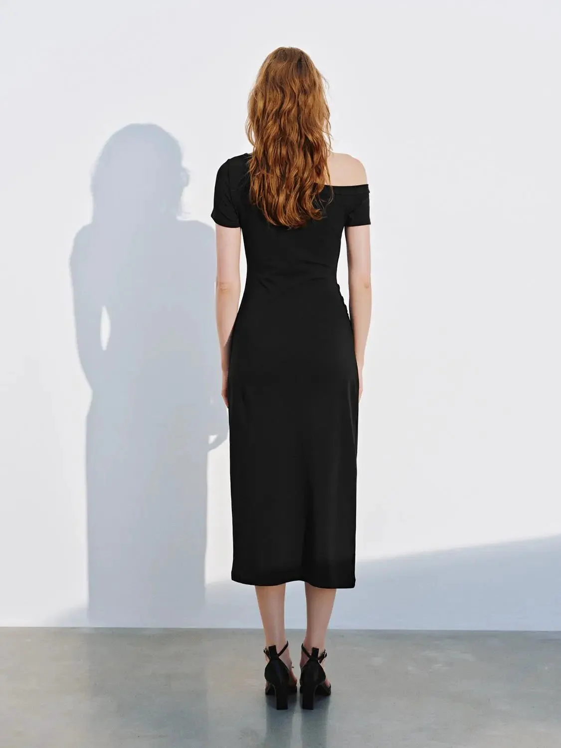 21160-cotton-stretch-one-shoulder-short-sleeve-ruched-midi-dress-6.webp Cotton Stretch One Shoulder Short Sleeve Ruched Midi Dress