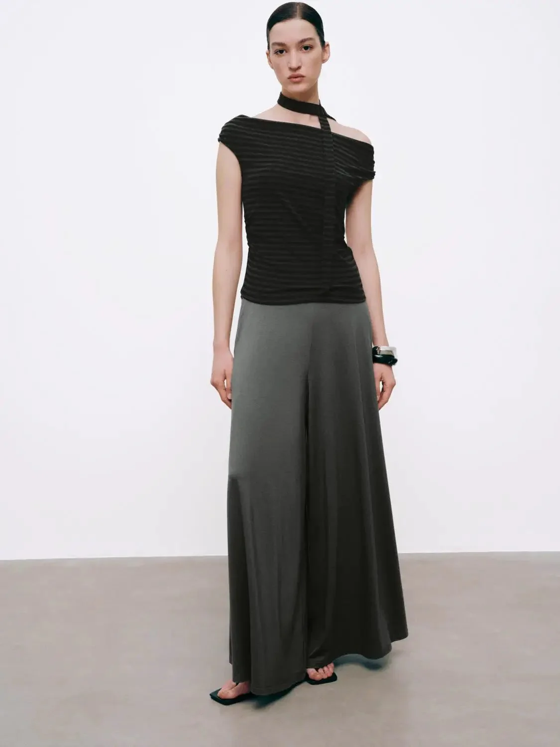 21166-pull-on-loose-fit-wide-leg-pants-7.webp Pull On Loose-Fit Wide Leg Pants