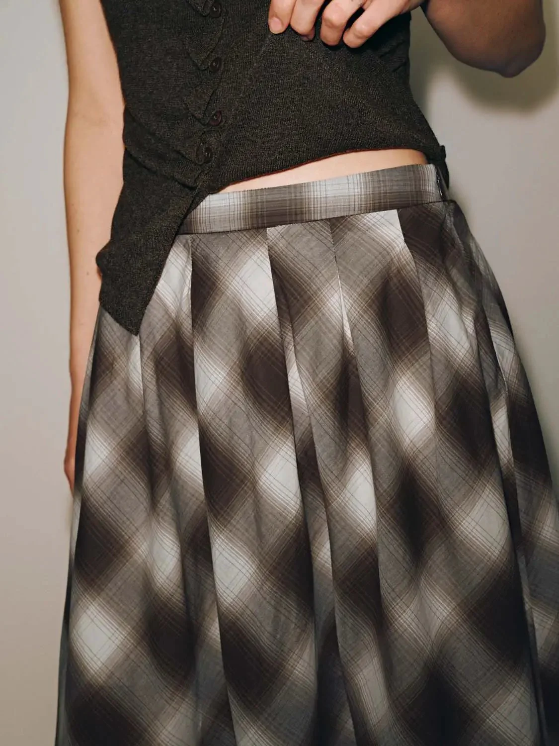 21188-check-pleated-a-line-midi-skirts-4.webp Check Pleated A-Line Midi Skirts