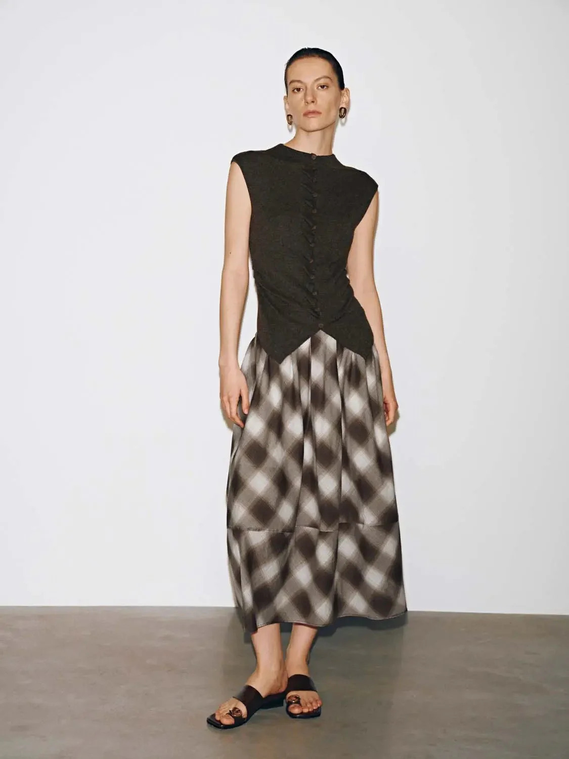 21188-check-pleated-a-line-midi-skirts-5.webp Check Pleated A-Line Midi Skirts