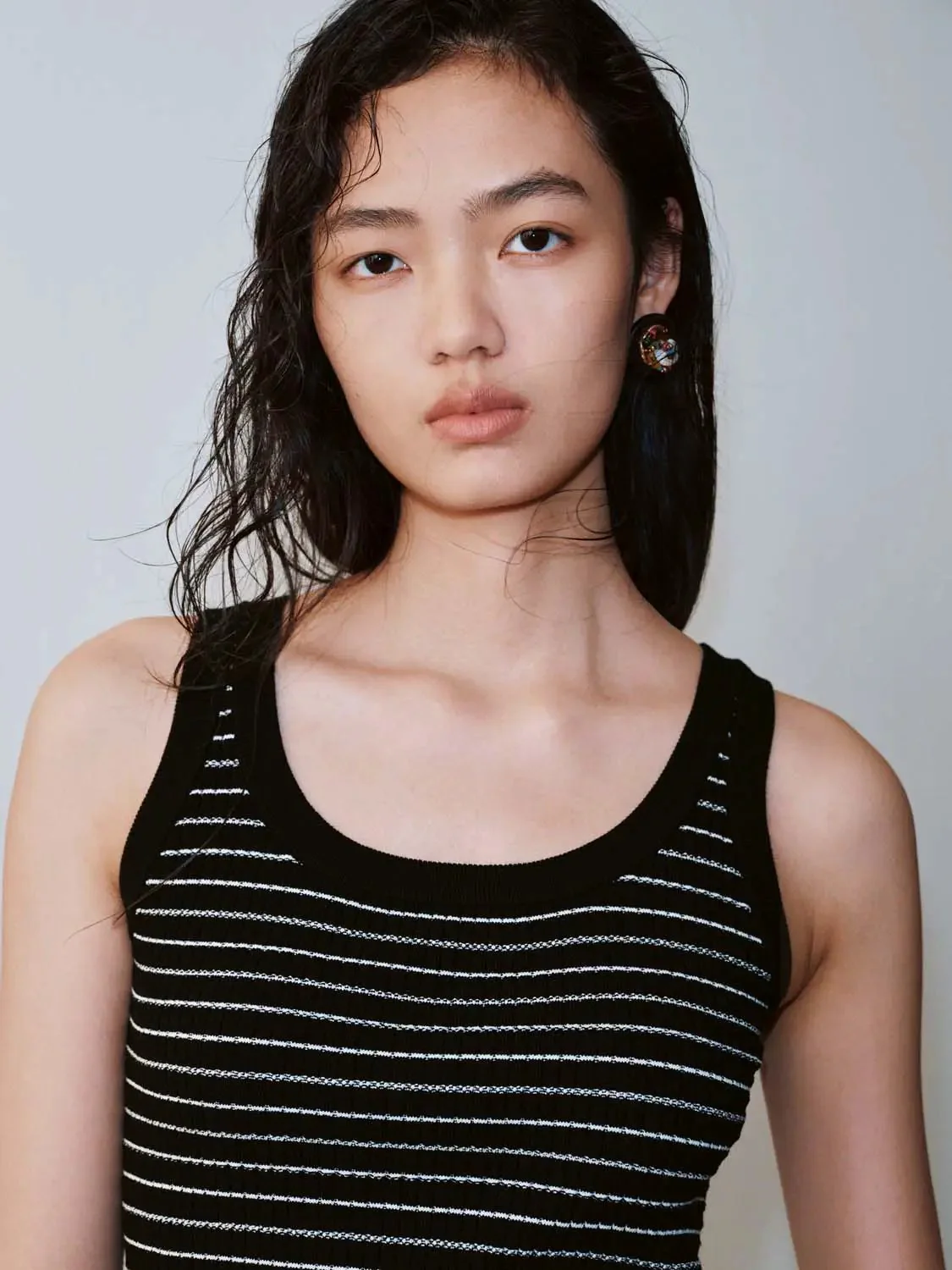 21218-contrast-striped-sleeveless-knitted-t-shirts-11.webp Contrast Striped Sleeveless Knitted T-Shirts