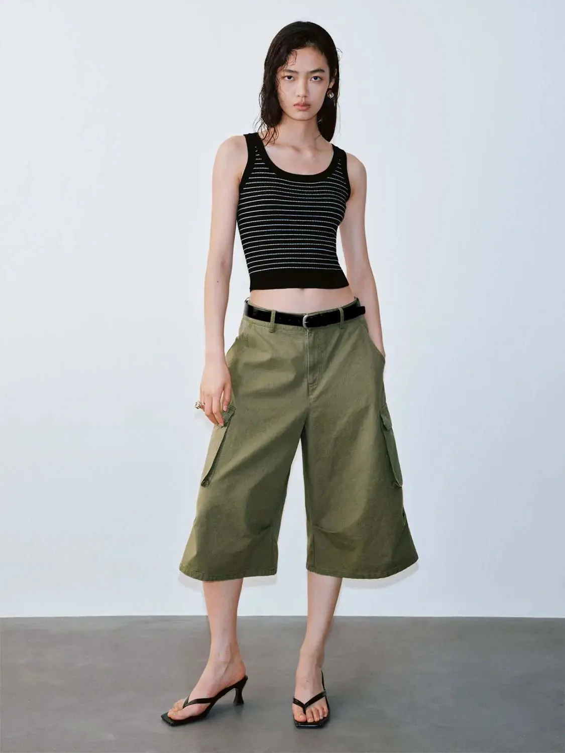 21218-contrast-striped-sleeveless-knitted-t-shirts-12.webp Contrast Striped Sleeveless Knitted T-Shirts