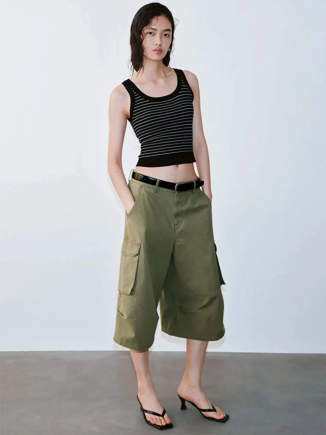 21218-contrast-striped-sleeveless-knitted-t-shirts-13.webp Contrast Striped Sleeveless Knitted T-Shirts