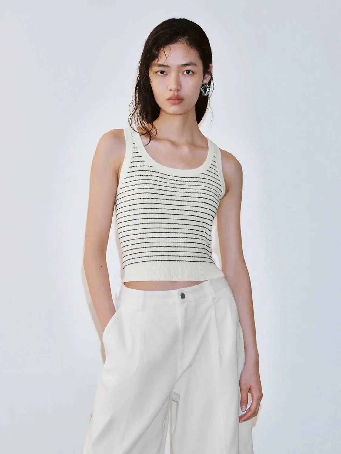 21218-contrast-striped-sleeveless-knitted-t-shirts-17.webp Contrast Striped Sleeveless Knitted T-Shirts