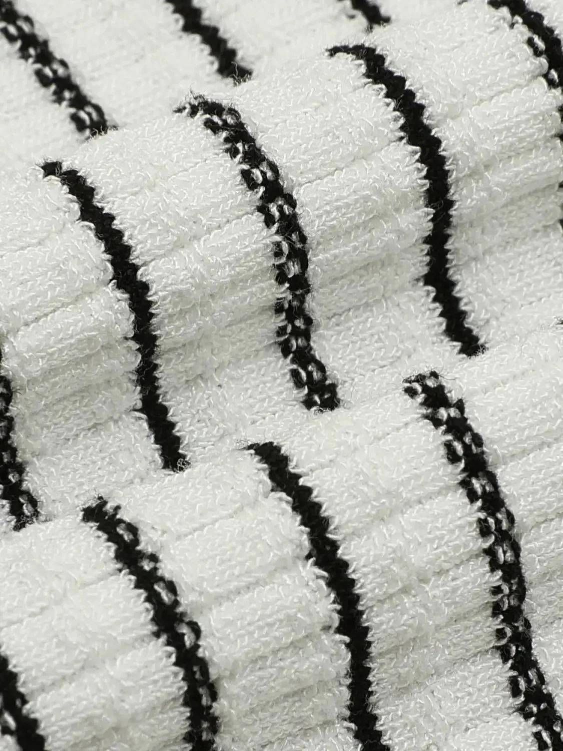 21218-contrast-striped-sleeveless-knitted-t-shirts-8.webp Contrast Striped Sleeveless Knitted T-Shirts