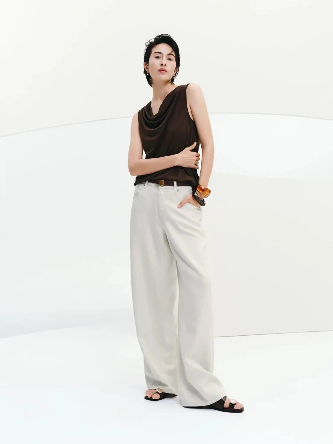 21376-soft-cowl-neck-lyocell-wool-blend-tank-top-5.webp Soft Cowl Neck Lyocell Wool Blend Tank Top