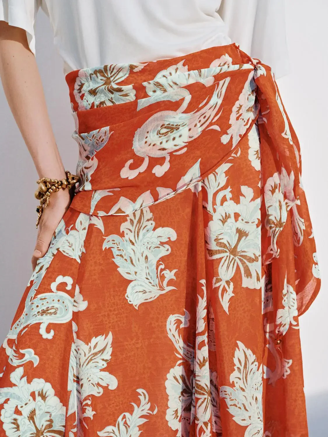 21389-floral-printed-asymmetric-a-line-midi-skirts-5.webp Floral Printed Asymmetric A-Line Midi Skirts