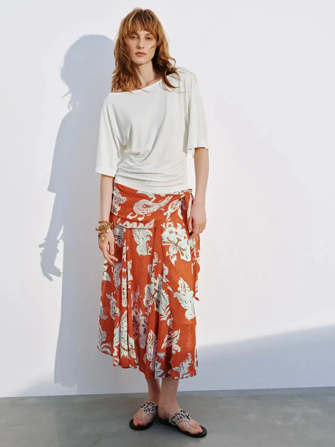 21389-floral-printed-asymmetric-a-line-midi-skirts-6.webp Floral Printed Asymmetric A-Line Midi Skirts