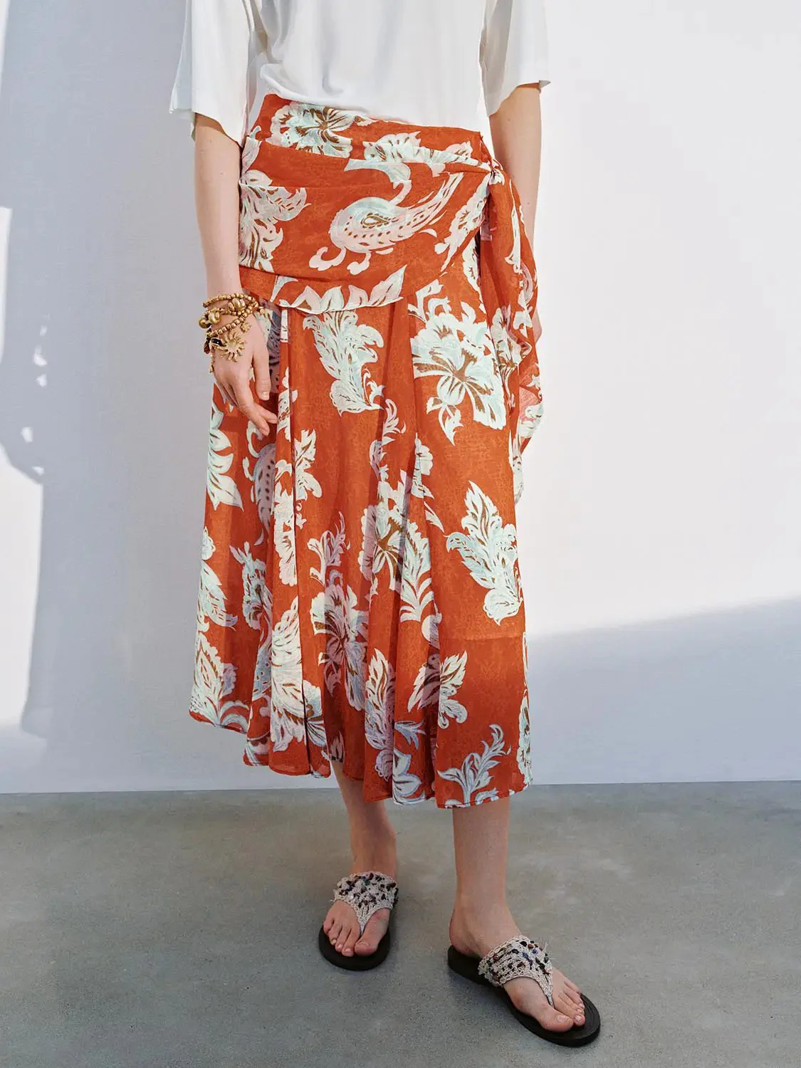 21389-floral-printed-asymmetric-a-line-midi-skirts-9.webp Floral Printed Asymmetric A-Line Midi Skirts