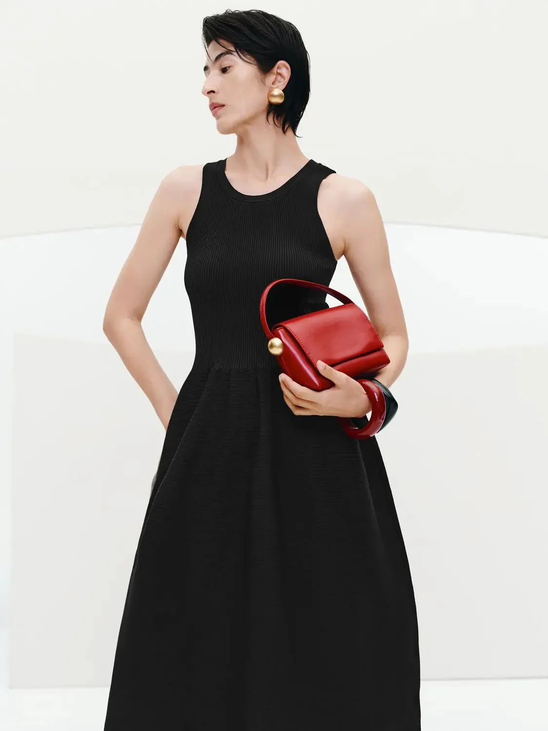 21407-sleeveless-crew-neck-knitted-midi-dresses-2.webp Sleeveless Crew Neck Knitted Midi Dresses