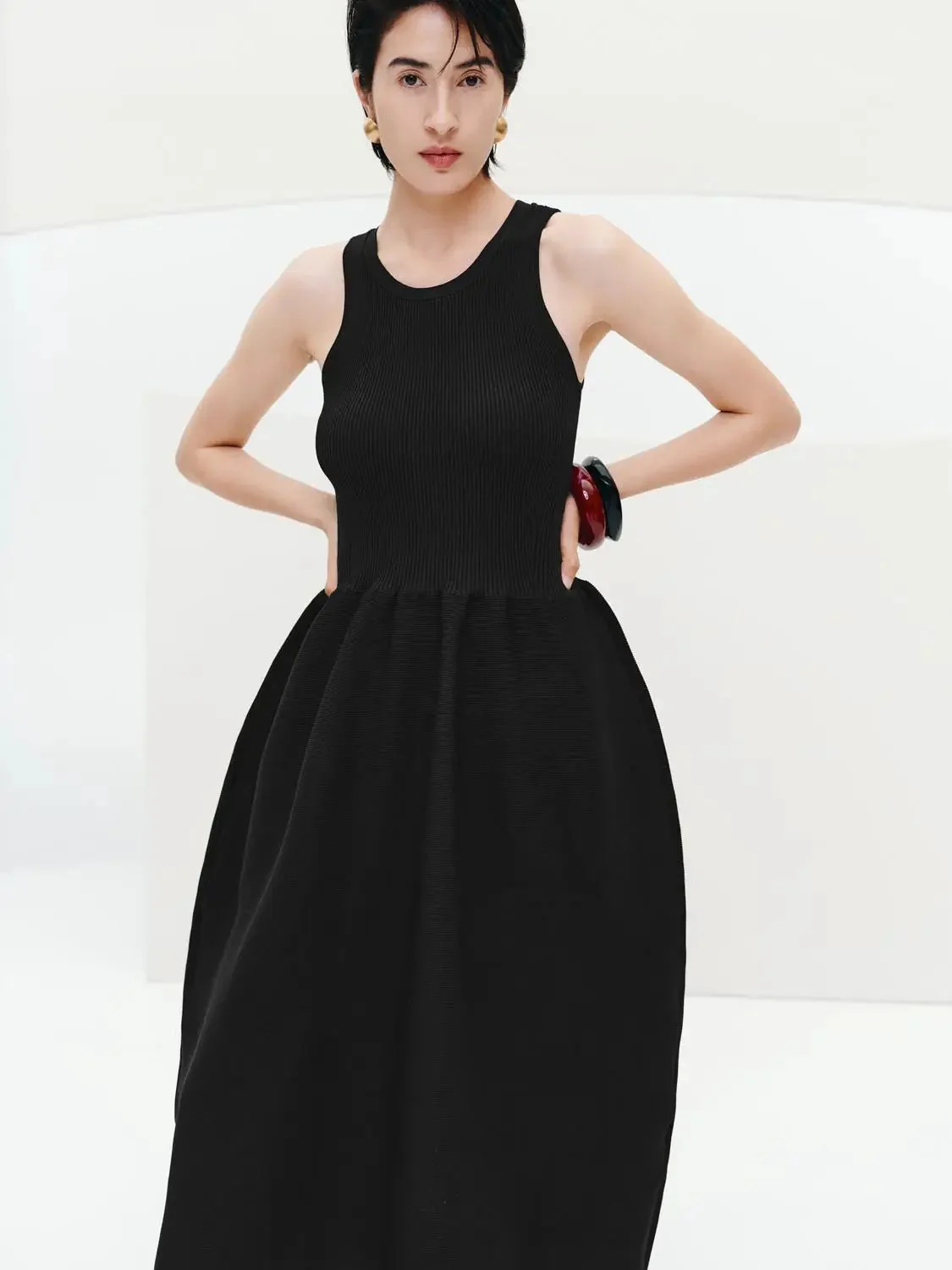 21407-sleeveless-crew-neck-knitted-midi-dresses-3.webp Sleeveless Crew Neck Knitted Midi Dresses