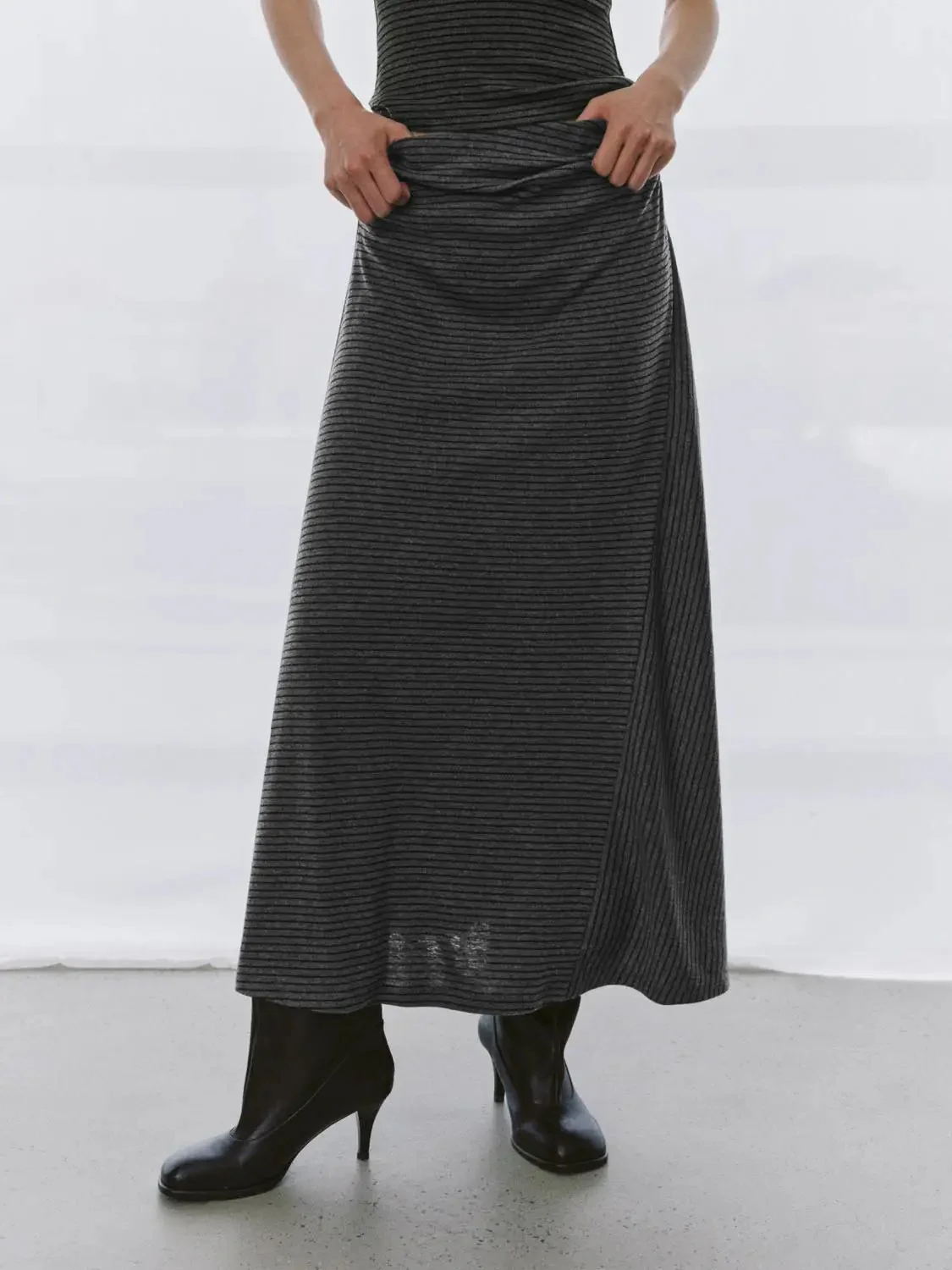 21419-elegant-asymmetric-striped-textured-fabric-ruched-maxi-skirts-1.webp Elegant Asymmetric Striped Textured Fabric Ruched Maxi Skirts