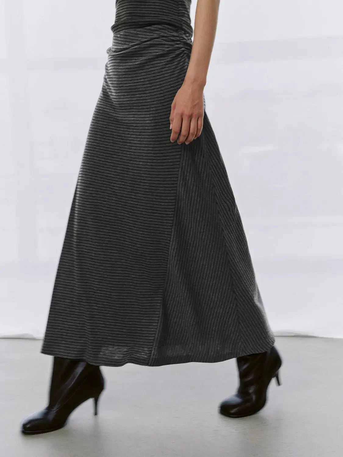 21419-elegant-asymmetric-striped-textured-fabric-ruched-maxi-skirts-3.webp Elegant Asymmetric Striped Textured Fabric Ruched Maxi Skirts
