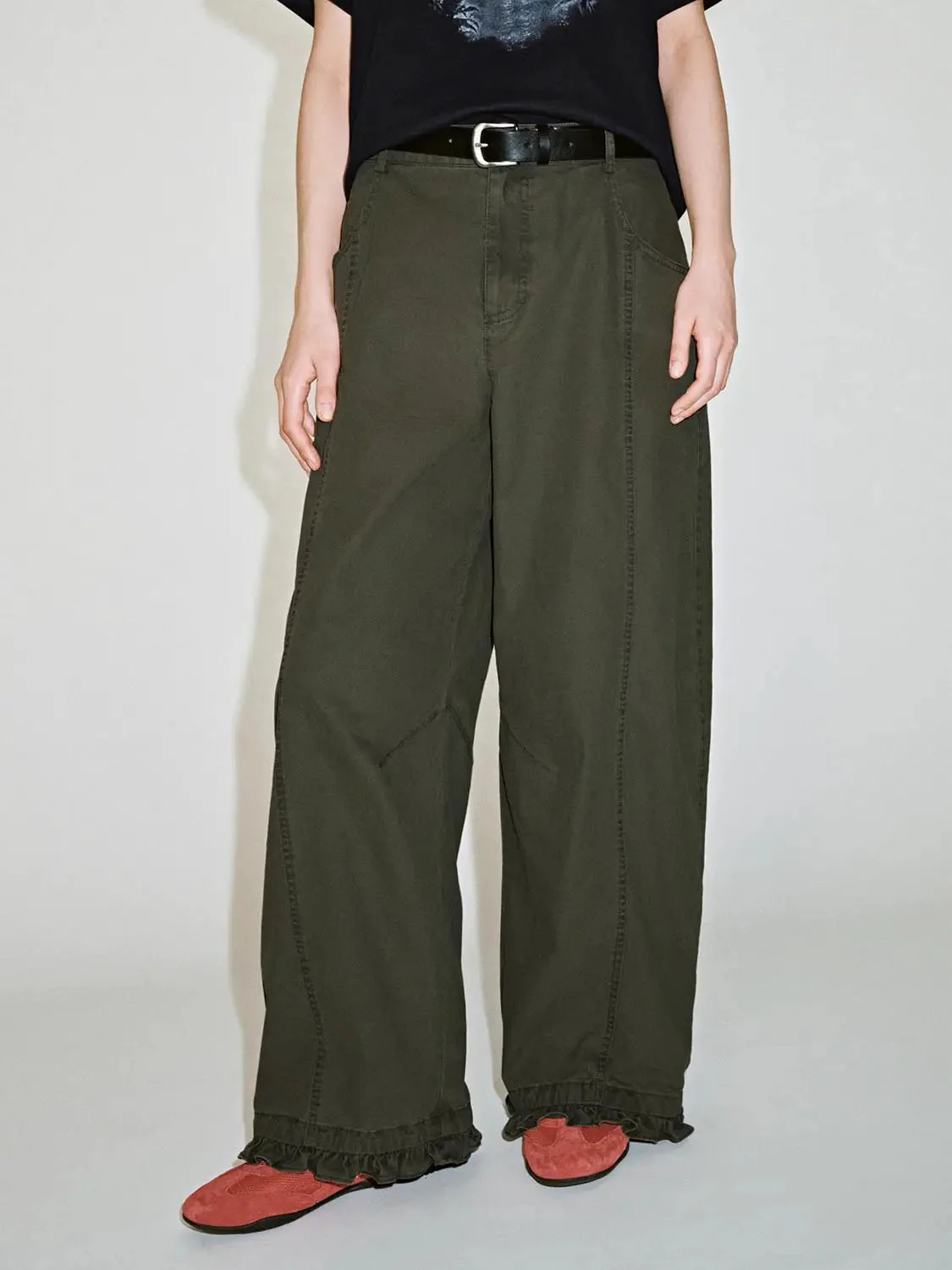 21492-belted-ruffle-trim-seamed-barrel-leg-pants-9.webp Belted Ruffle Trim Seamed Barrel Leg Pants