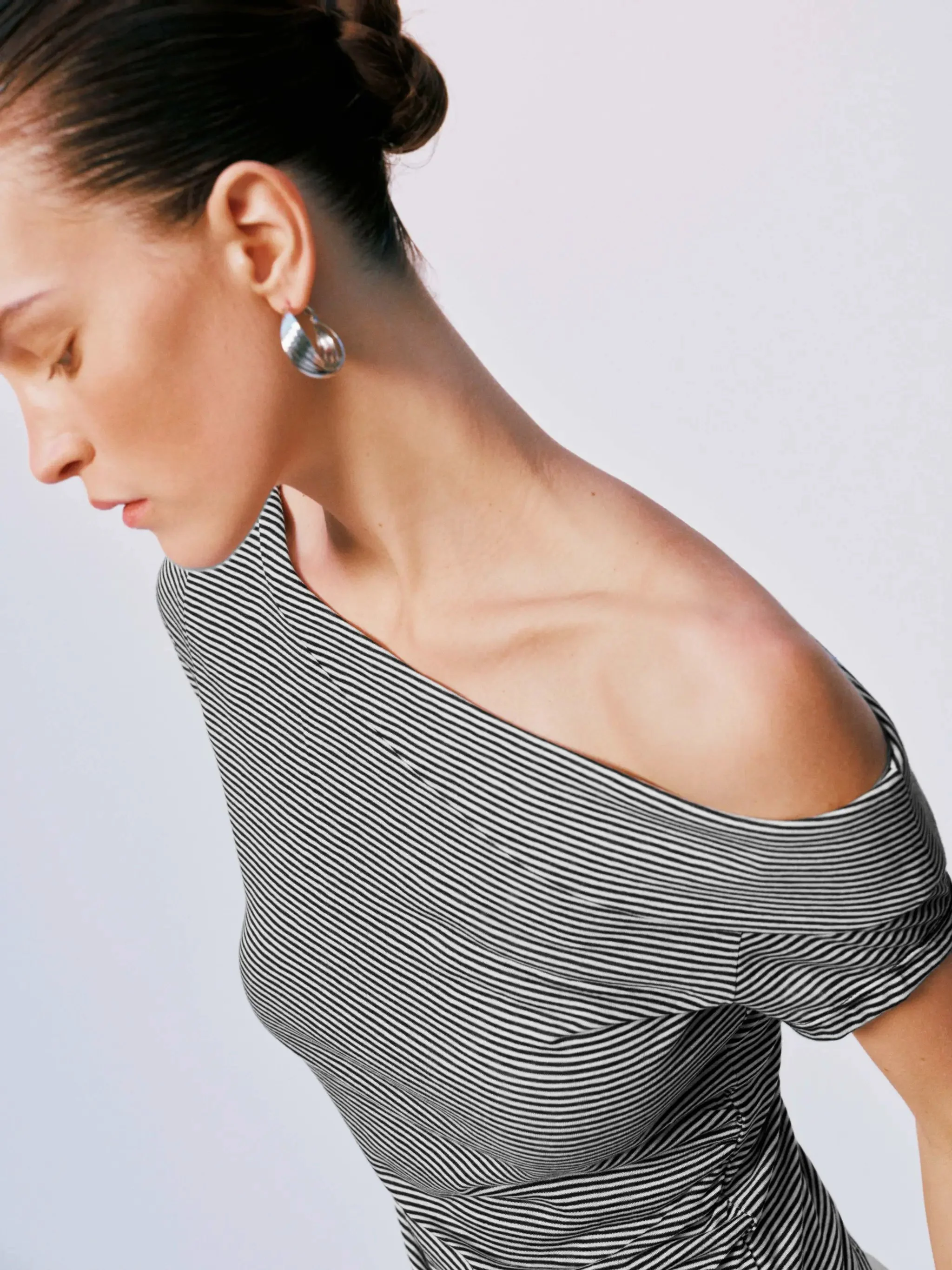 21498-asymmetric-one-shoulder-striped-lyocell-top-3.webp Asymmetric One-Shoulder Striped Lyocell Top