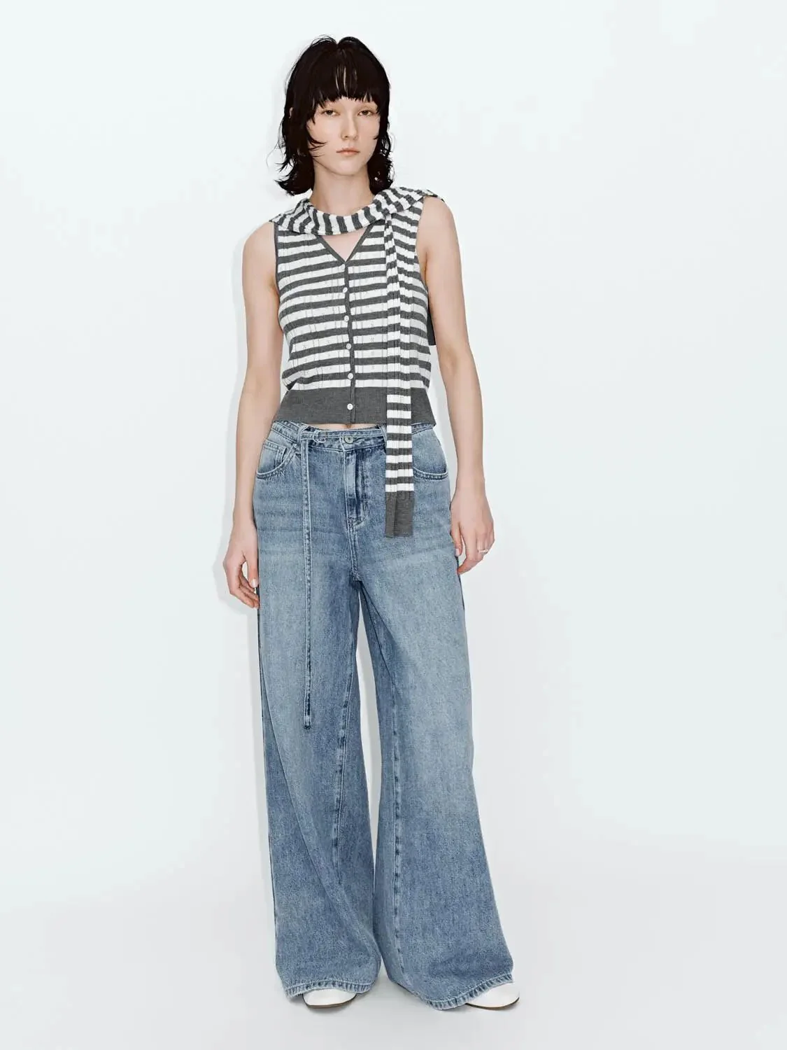 21548-shawl-detail-contrast-striped-sleeveless-knitted-cardigans-13.webp Shawl Detail Contrast Striped Sleeveless Knitted Cardigans