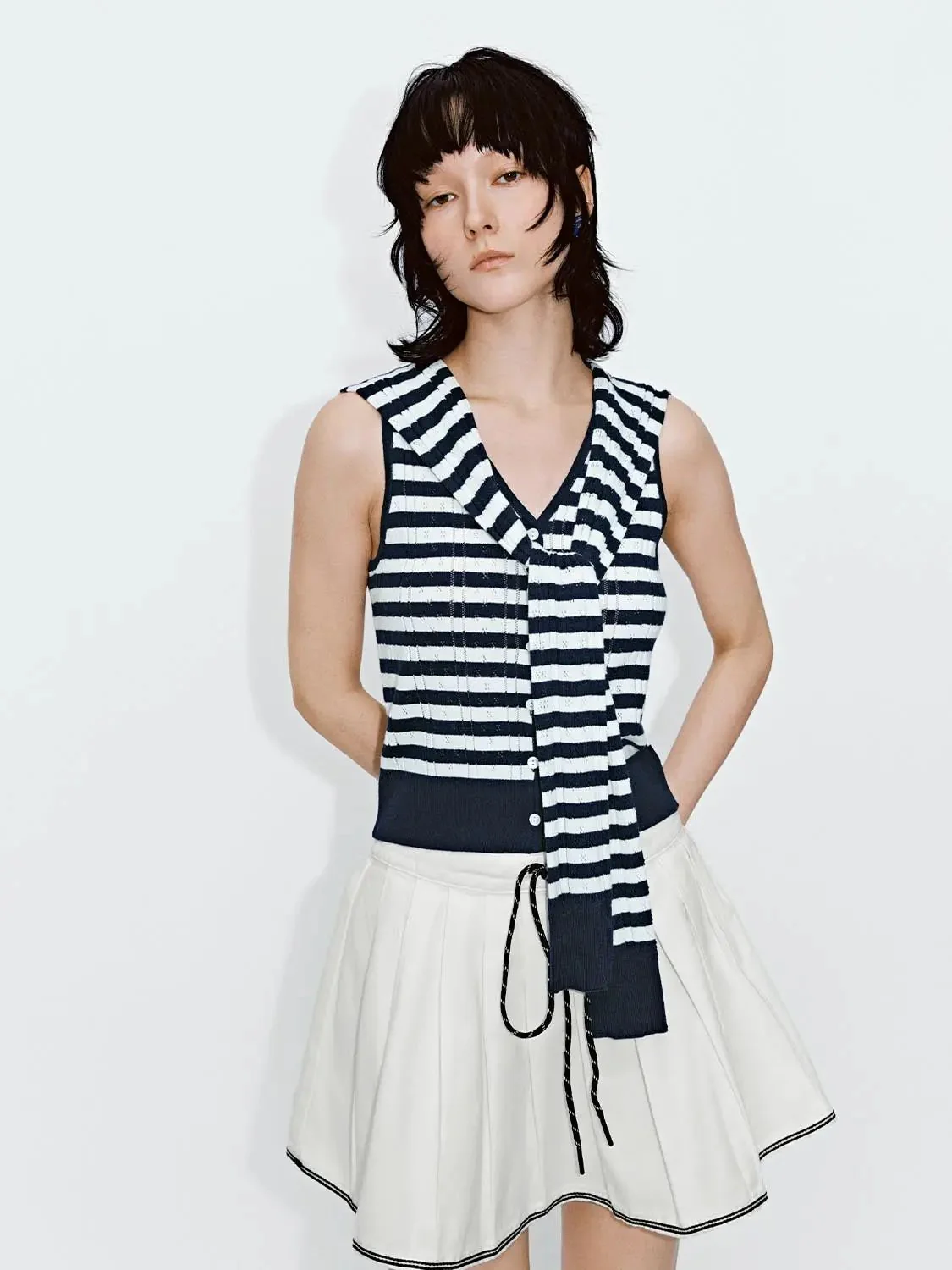 21548-shawl-detail-contrast-striped-sleeveless-knitted-cardigans-17.webp Shawl Detail Contrast Striped Sleeveless Knitted Cardigans