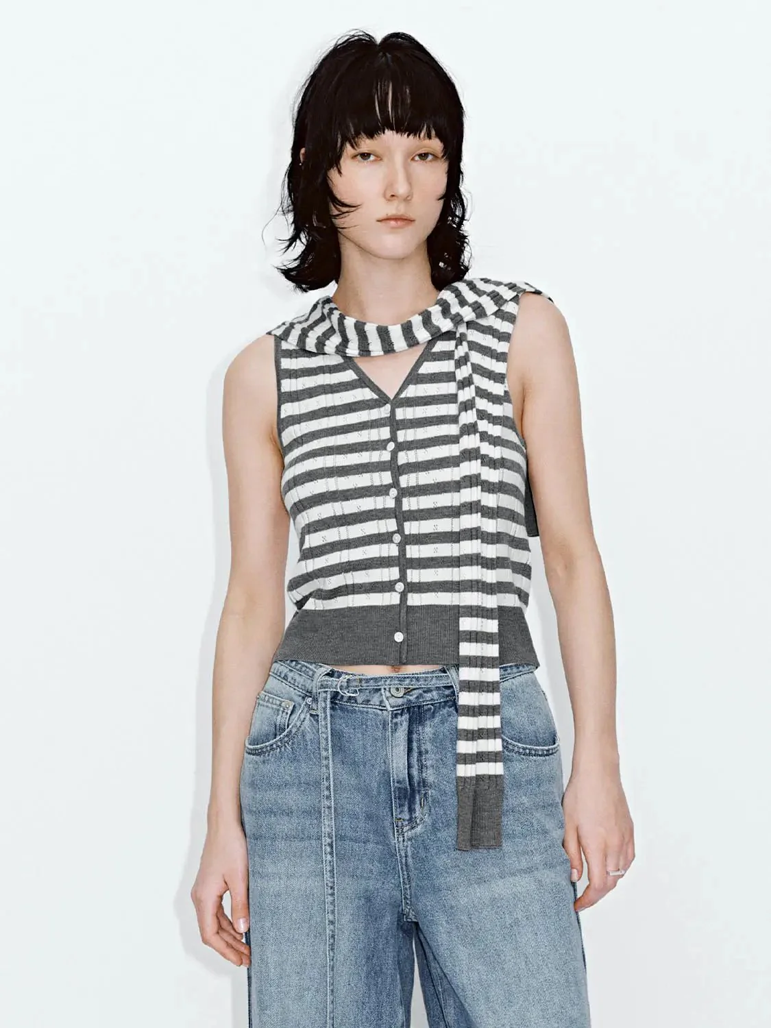 21548-shawl-detail-contrast-striped-sleeveless-knitted-cardigans-18.webp Shawl Detail Contrast Striped Sleeveless Knitted Cardigans