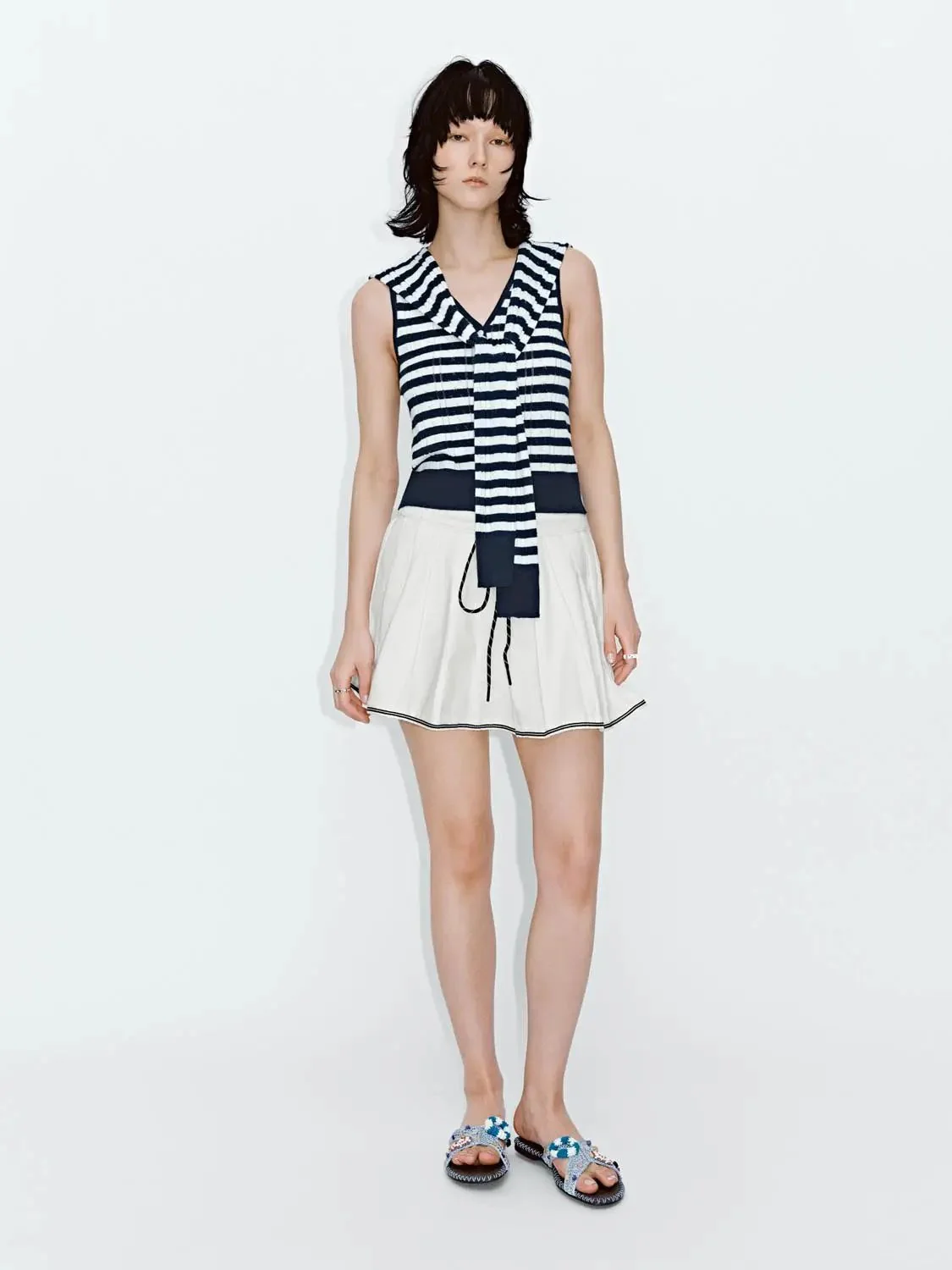 21548-shawl-detail-contrast-striped-sleeveless-knitted-cardigans-4.webp Shawl Detail Contrast Striped Sleeveless Knitted Cardigans