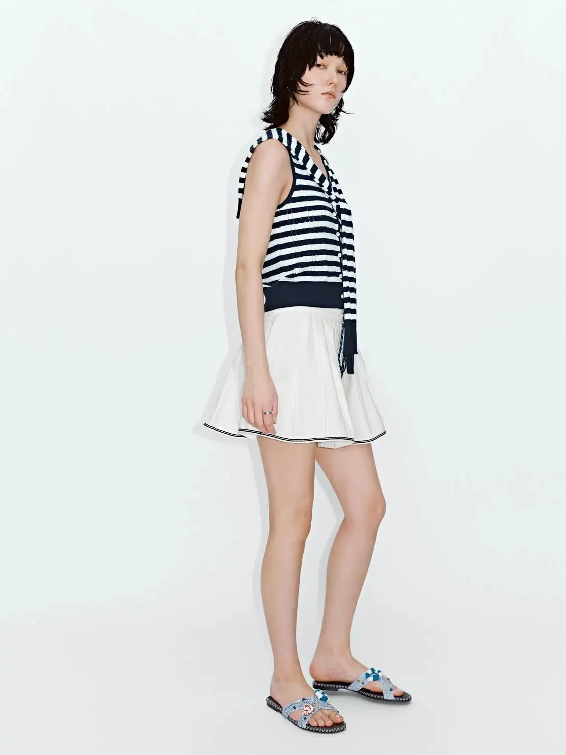 21548-shawl-detail-contrast-striped-sleeveless-knitted-cardigans-5.webp Shawl Detail Contrast Striped Sleeveless Knitted Cardigans