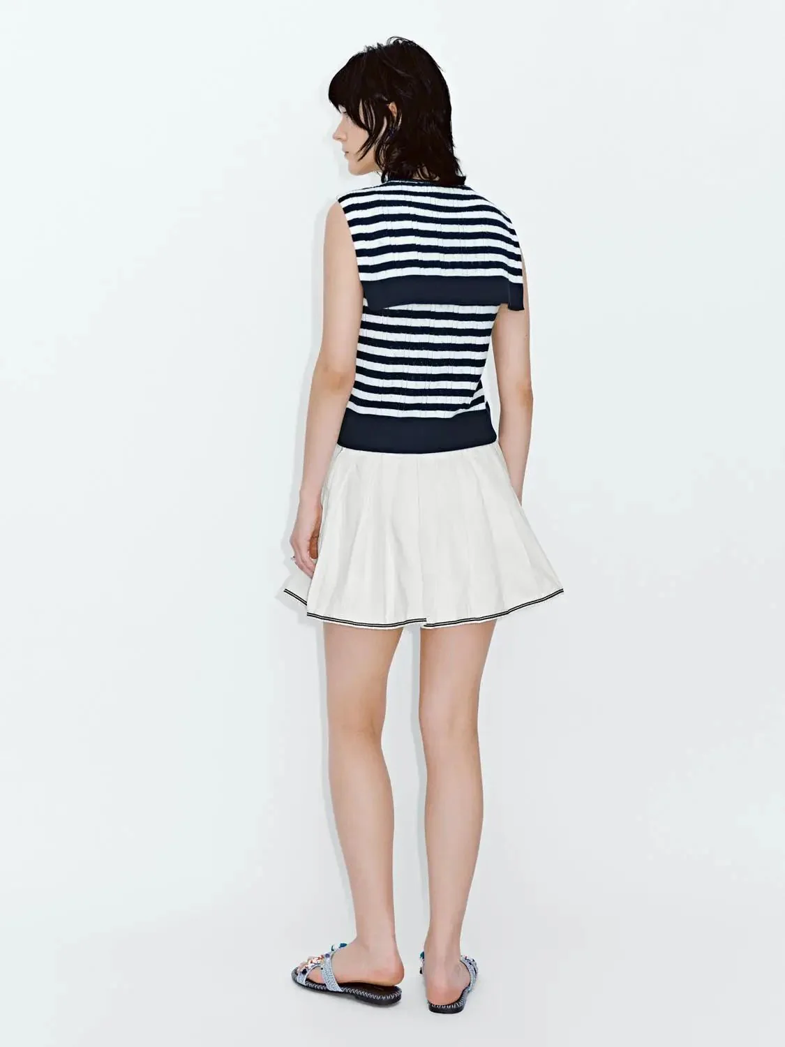 21548-shawl-detail-contrast-striped-sleeveless-knitted-cardigans-6.webp Shawl Detail Contrast Striped Sleeveless Knitted Cardigans