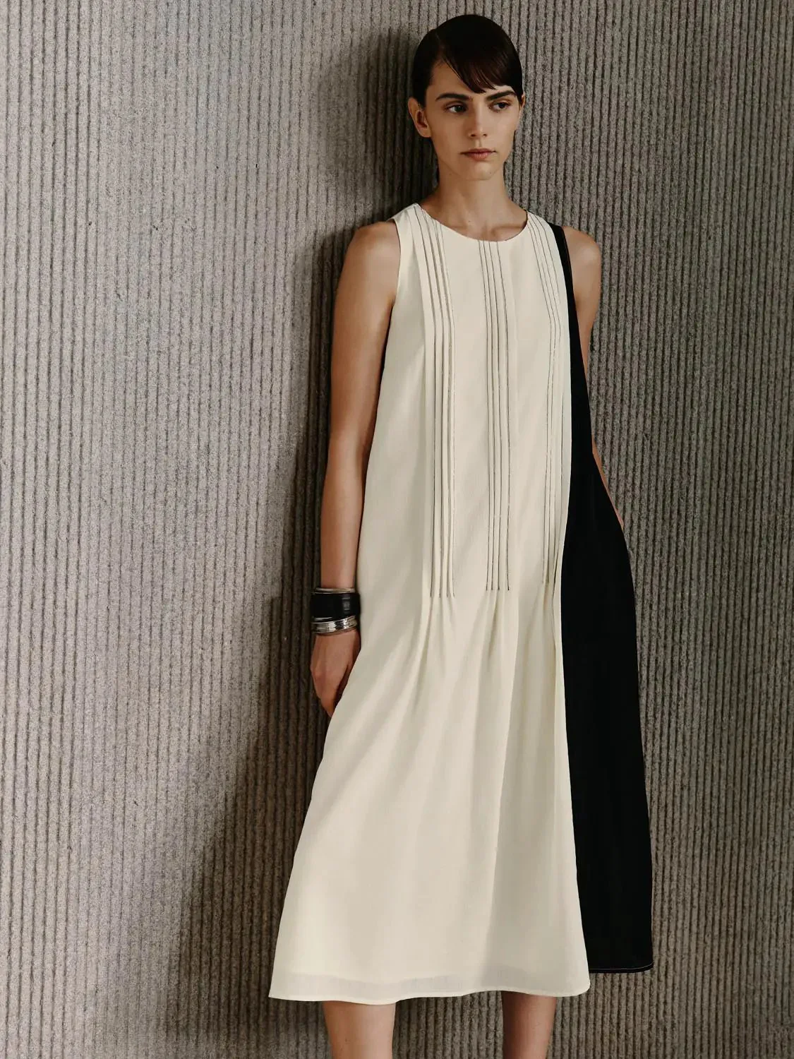 2156-two-tone-midi-dresses-with-contrast-pleated-lines-3.webp Two Tone Midi Dresses With Contrast Pleated Lines