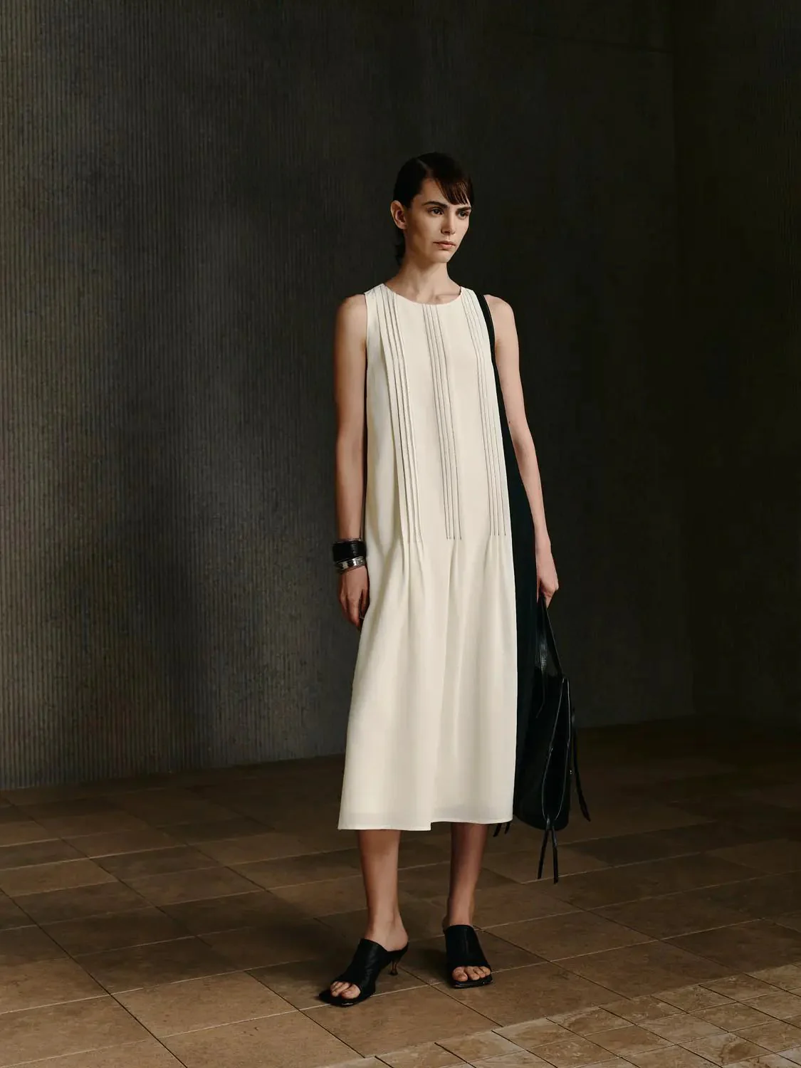 2156-two-tone-midi-dresses-with-contrast-pleated-lines-4.webp Two Tone Midi Dresses With Contrast Pleated Lines
