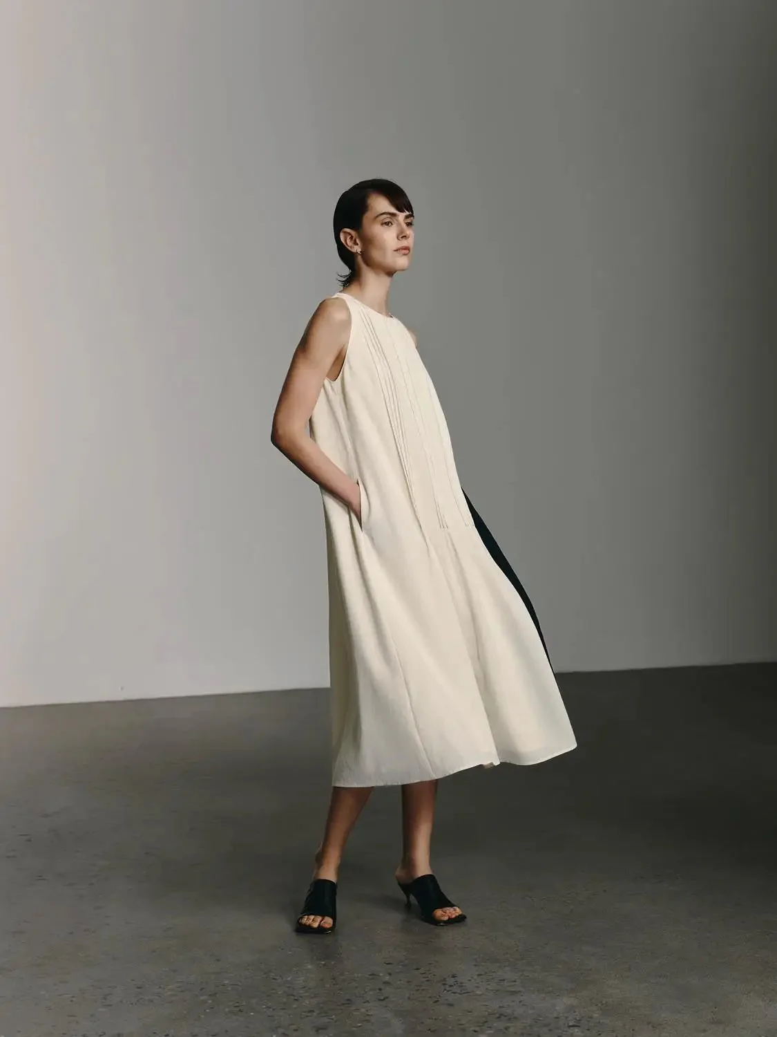 2156-two-tone-midi-dresses-with-contrast-pleated-lines-5.webp Two Tone Midi Dresses With Contrast Pleated Lines