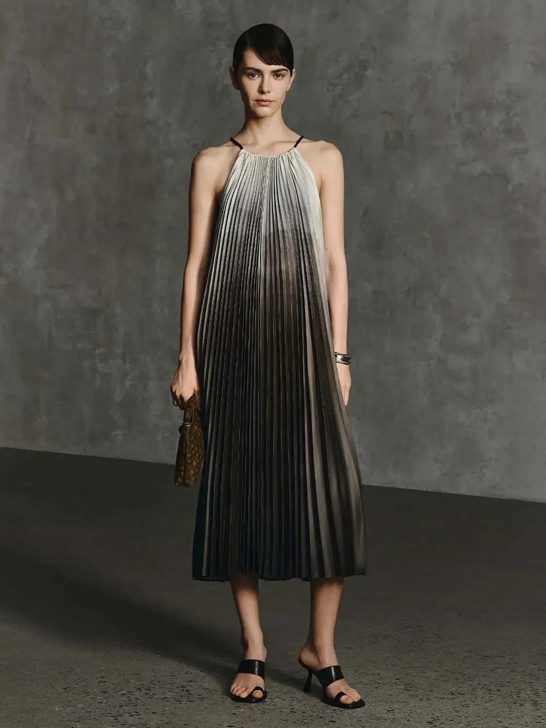 2162-halter-neck-metallic-pleated-a-line-midi-dresses-1.webp Halter Neck Metallic Pleated A-Line Midi Dresses