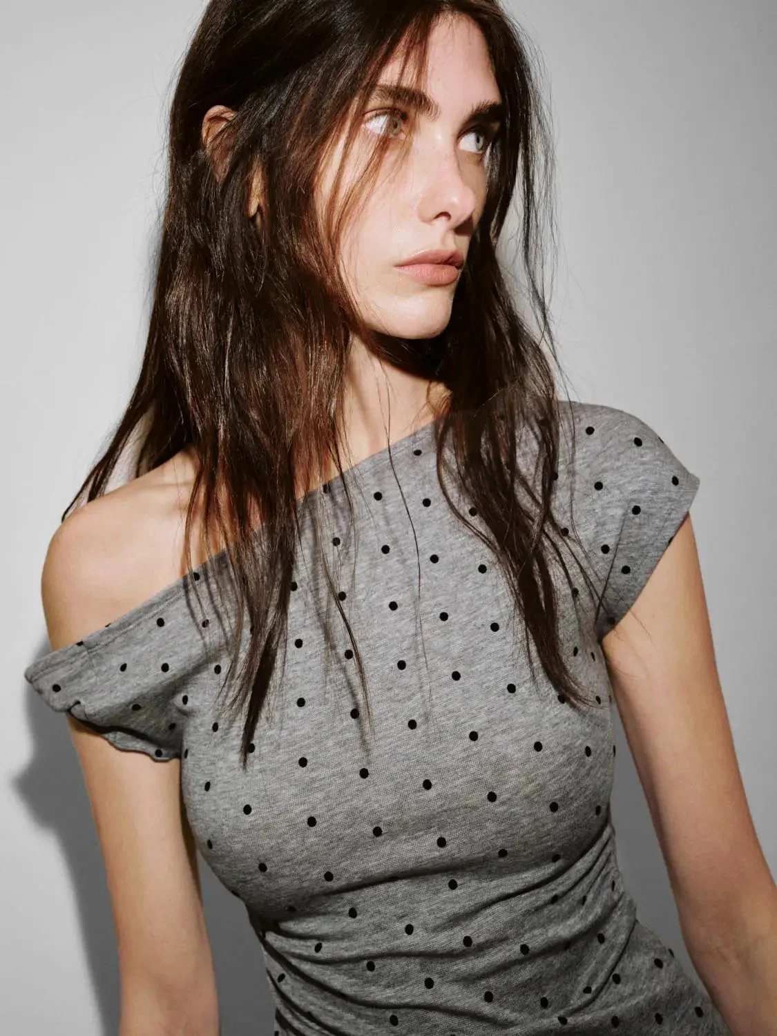 21627-polka-dot-one-shoulder-lyocell-wool-blend-t-shirt-3.webp Polka Dot One-Shoulder Lyocell Wool Blend T-Shirt