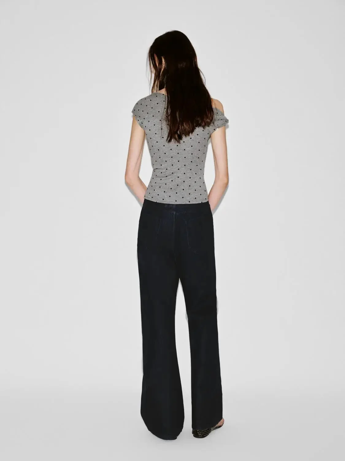 21627-polka-dot-one-shoulder-lyocell-wool-blend-t-shirt-6.webp Polka Dot One-Shoulder Lyocell Wool Blend T-Shirt