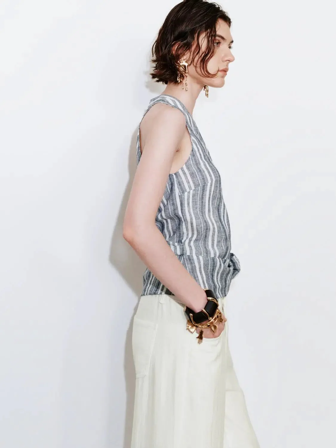 21672-linen-blend-halter-v-neck-contrast-striped-cami-tops-2.webp Linen Blend Halter V-Neck Contrast Striped Cami Tops