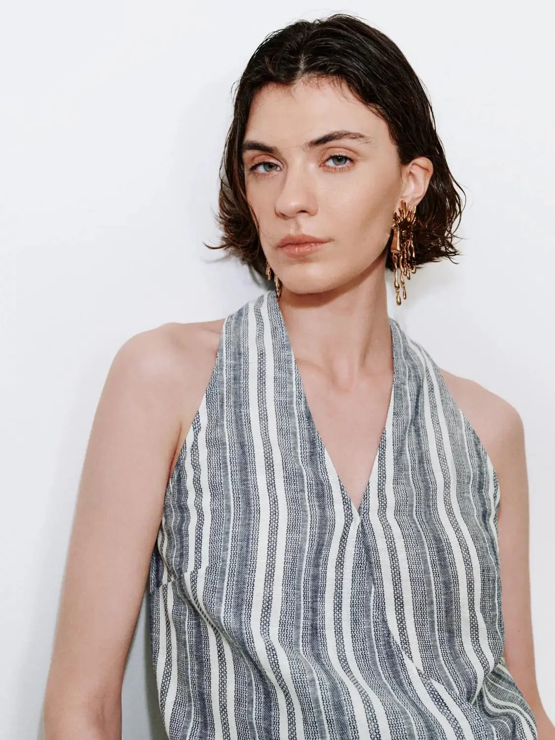 21672-linen-blend-halter-v-neck-contrast-striped-cami-tops-3.webp Linen Blend Halter V-Neck Contrast Striped Cami Tops