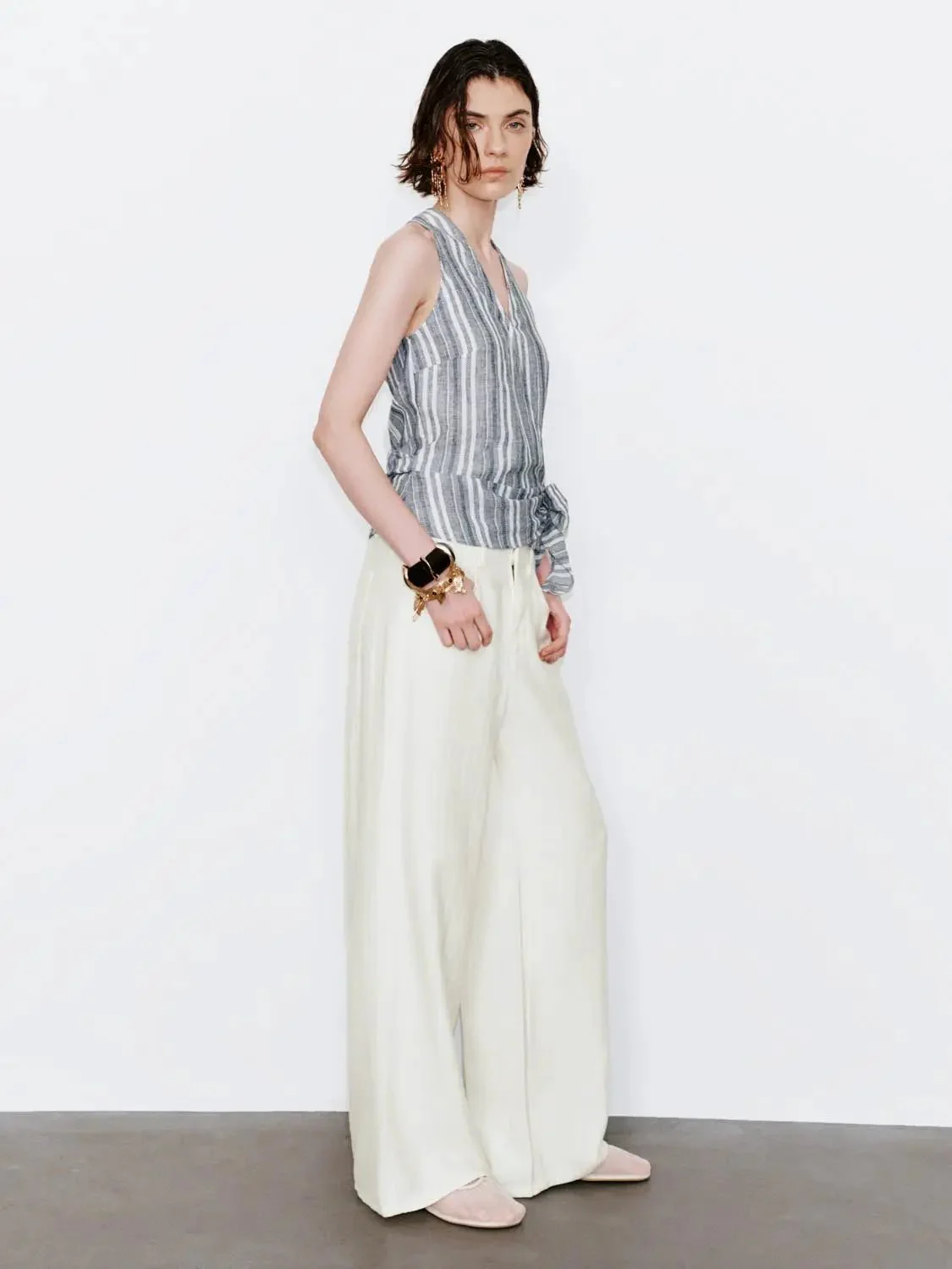 21672-linen-blend-halter-v-neck-contrast-striped-cami-tops-4.webp Linen Blend Halter V-Neck Contrast Striped Cami Tops