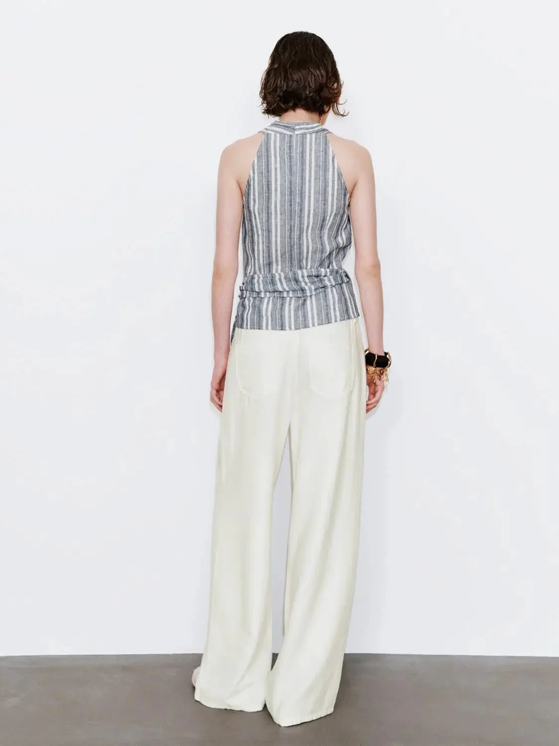 21672-linen-blend-halter-v-neck-contrast-striped-cami-tops-6.webp Linen Blend Halter V-Neck Contrast Striped Cami Tops