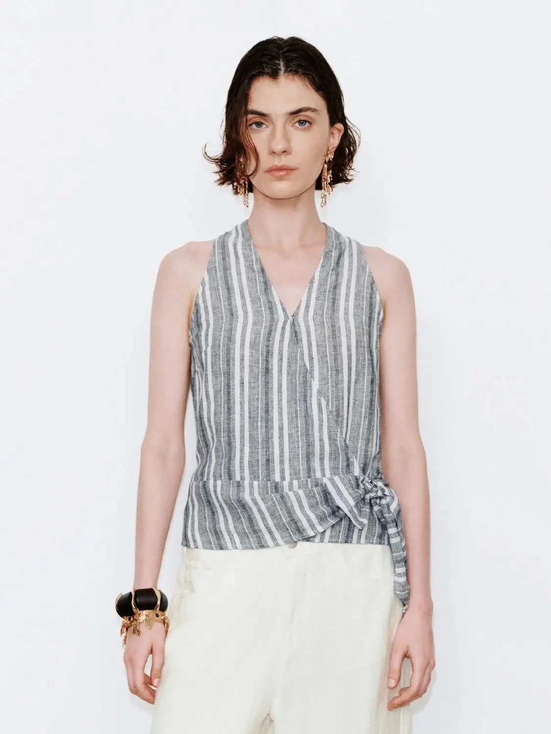 21672-linen-blend-halter-v-neck-contrast-striped-cami-tops-9.webp Linen Blend Halter V-Neck Contrast Striped Cami Tops