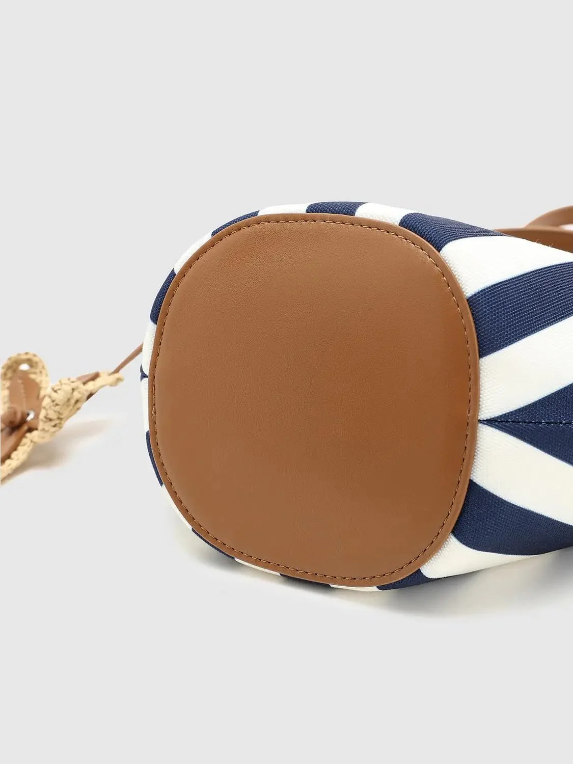 21678-contrast-striped-shoulder-bags-4.webp Contrast Striped Shoulder Bags